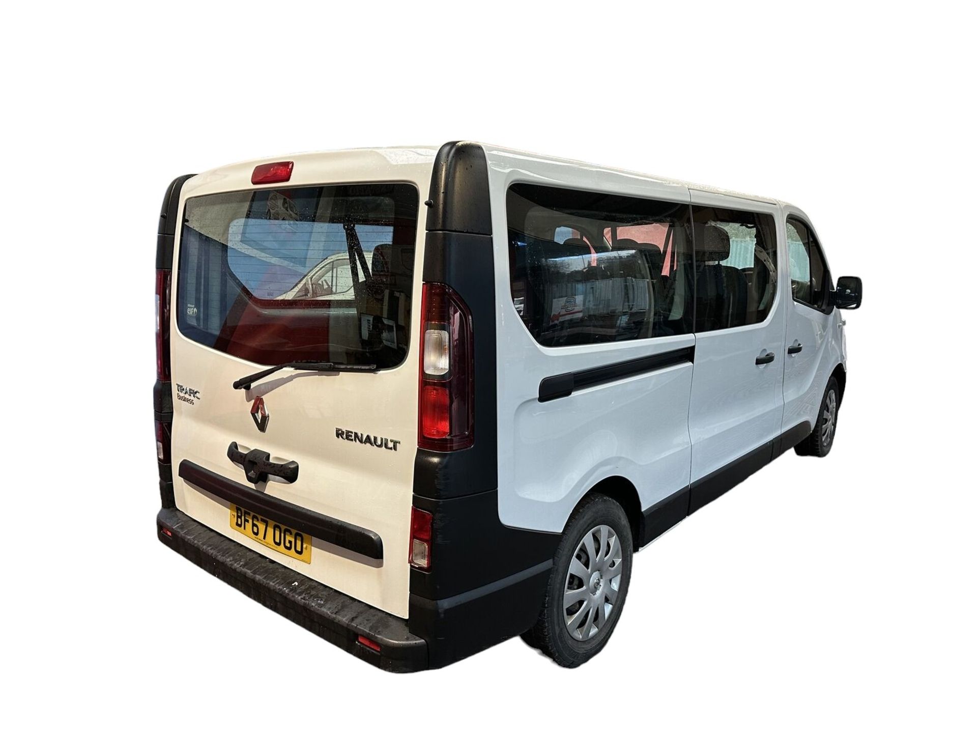 LUXURY ON WHEELS: 67 PLATE RENAULT TRAFIC MINIBUS 9 SEATER >>--NO VAT ON HAMMER--<< - Image 3 of 14