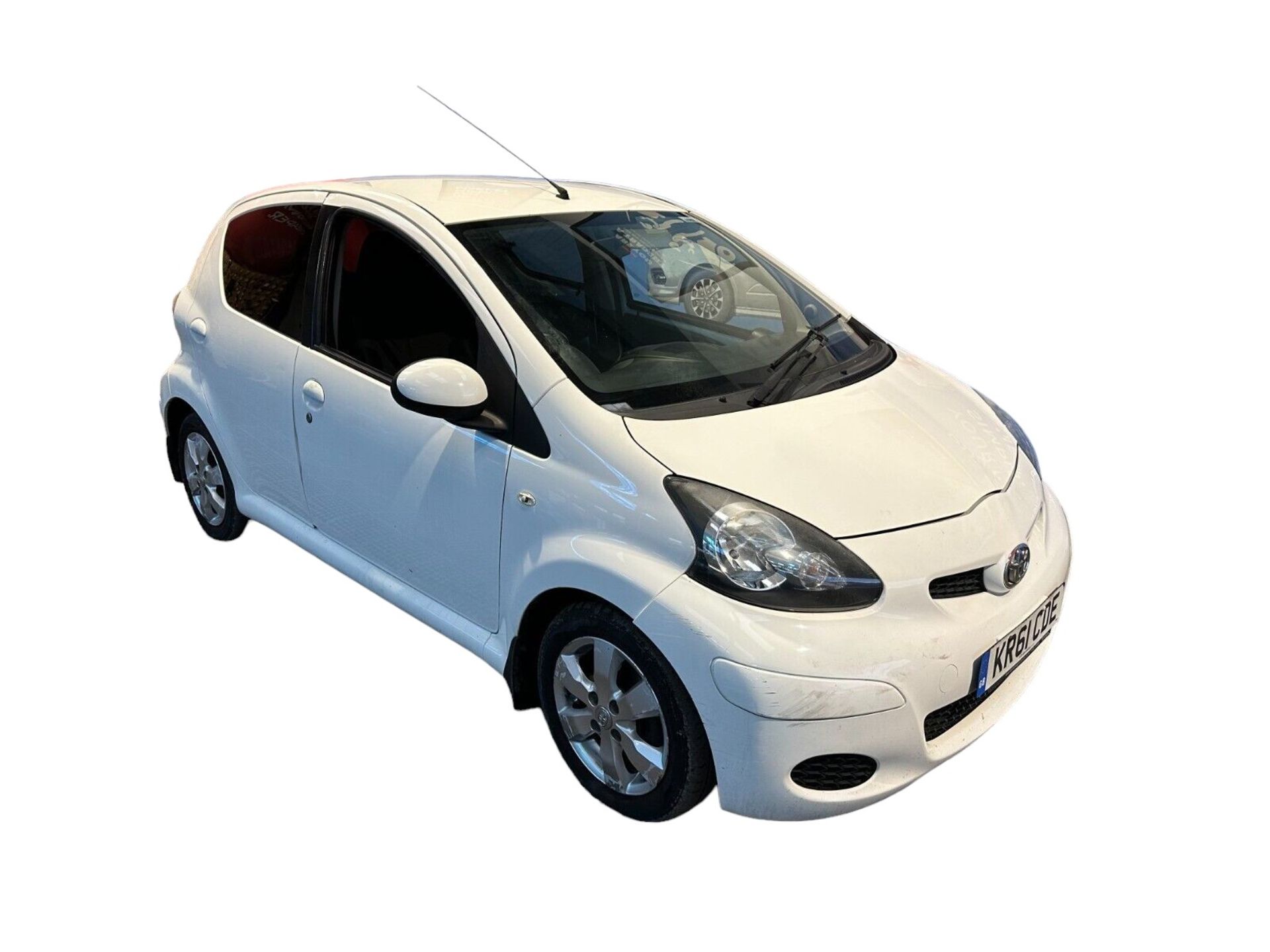 WHITE WONDER: 2012 TOYOTA AYGO GO VVT-I, PERFECT URBAN HATCH >>--NO VAT ON HAMMER--<<