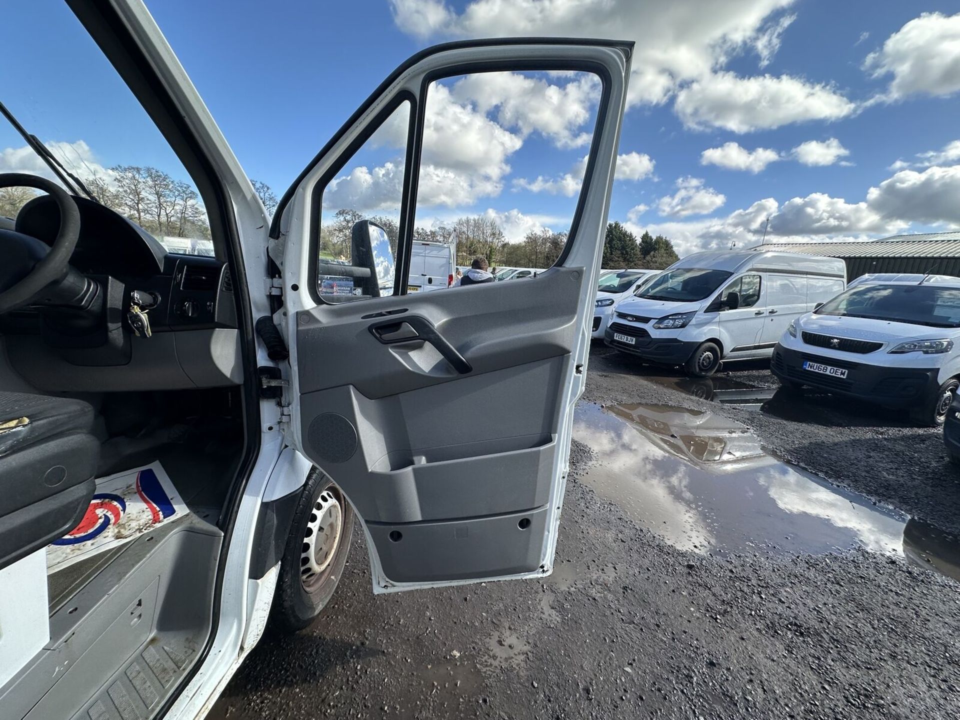 SPACIOUS SPRINTER: LOW MILEAGE LWB BOX WITH REMOVAL-READY SHUTTER - Image 8 of 12