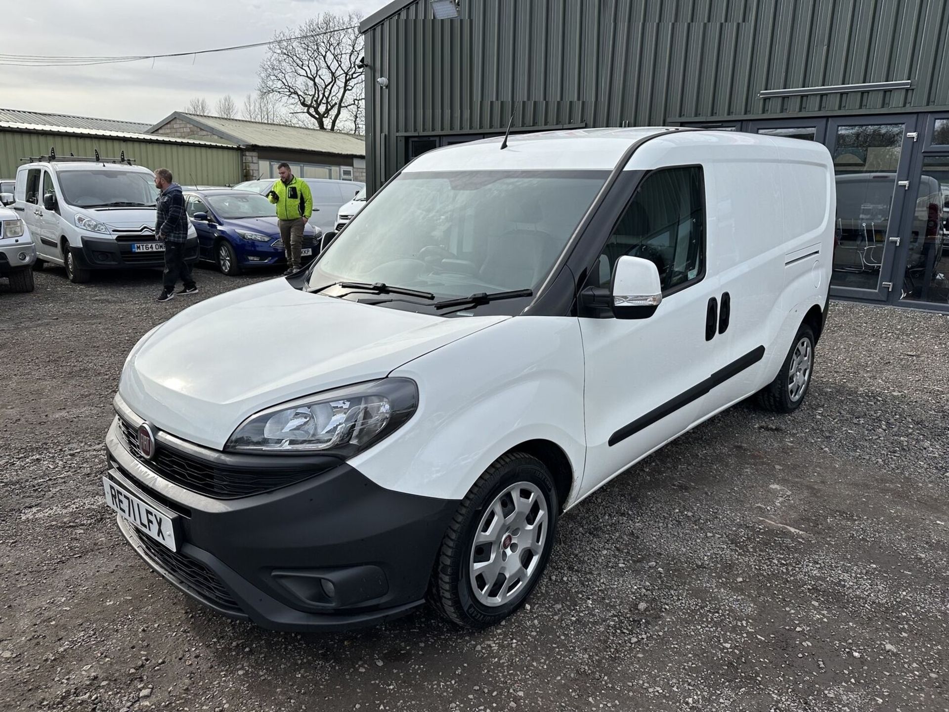 BUDGET WORK VAN: FIAT DOBLO CARGO COMBO MAXI L2 LWB REPAIR >>--NO VAT ON HAMMER--<< - Image 2 of 22