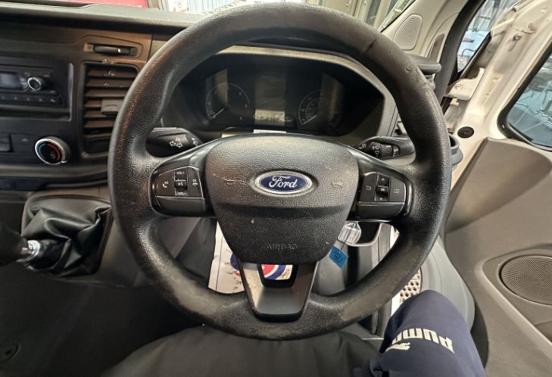 PROFESSIONAL GRADE: 2019 FORD TRANSIT CUSTOM 350 - YOUR WORKHORSE VAN >>--NO VAT ON HAMMER--<< - Image 11 of 12