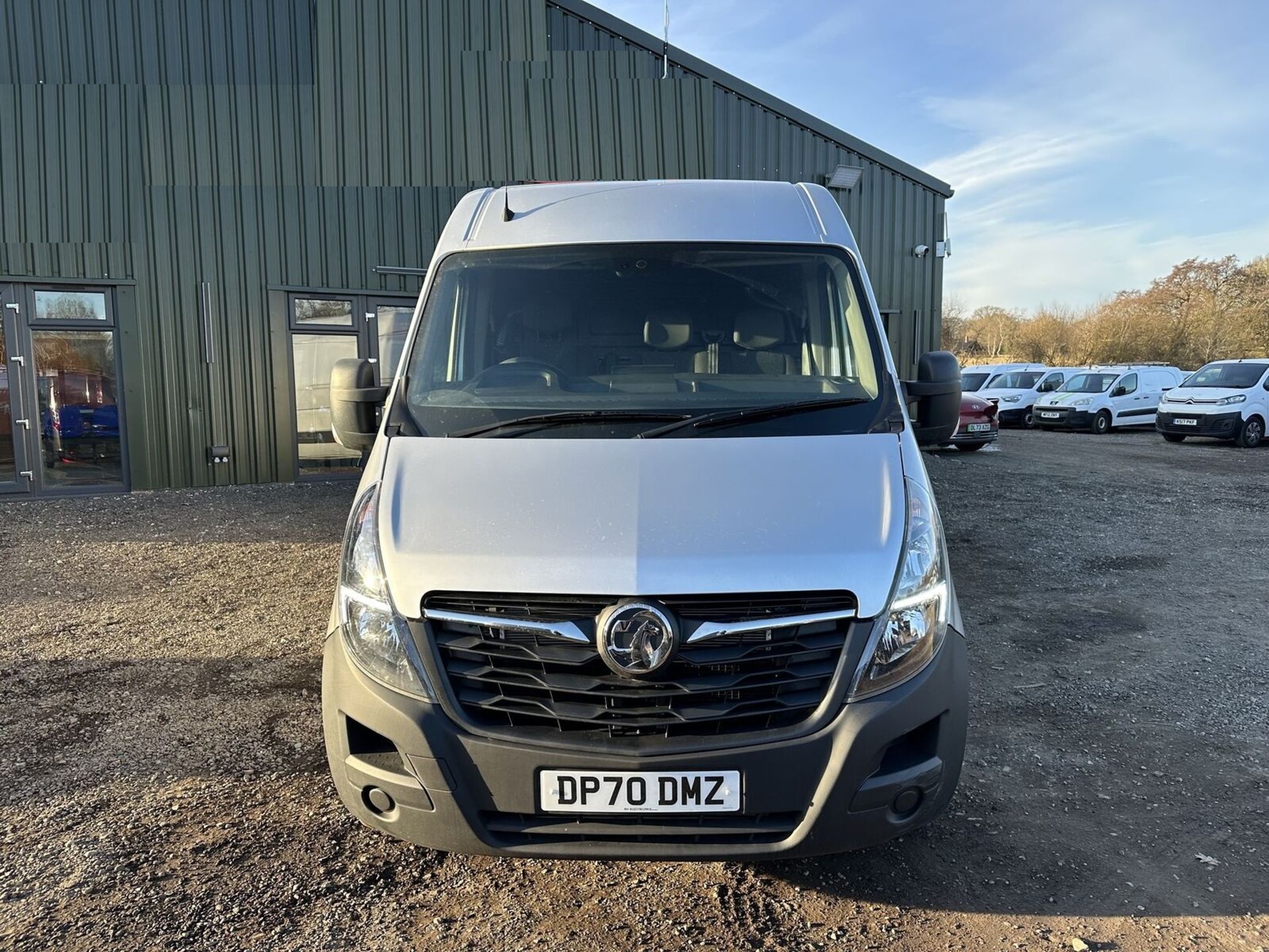 EFFICIENT & STYLISH: 70 PLATE VAUXHALL MOVANO MASTER SILVER PANEL VAN >>--NO VAT ON HAMMER--<< - Image 2 of 19