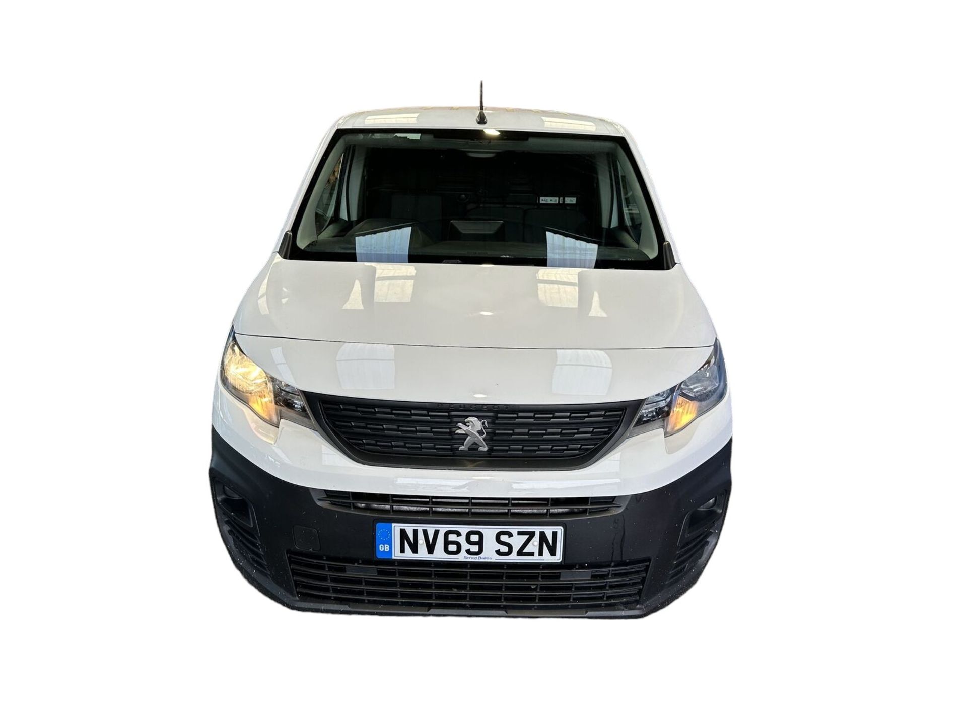 TOP CHOICE: 2018 PEUGEOT EXPERT BLUEHDI 120 PROFESSIONAL VAN - Image 2 of 12