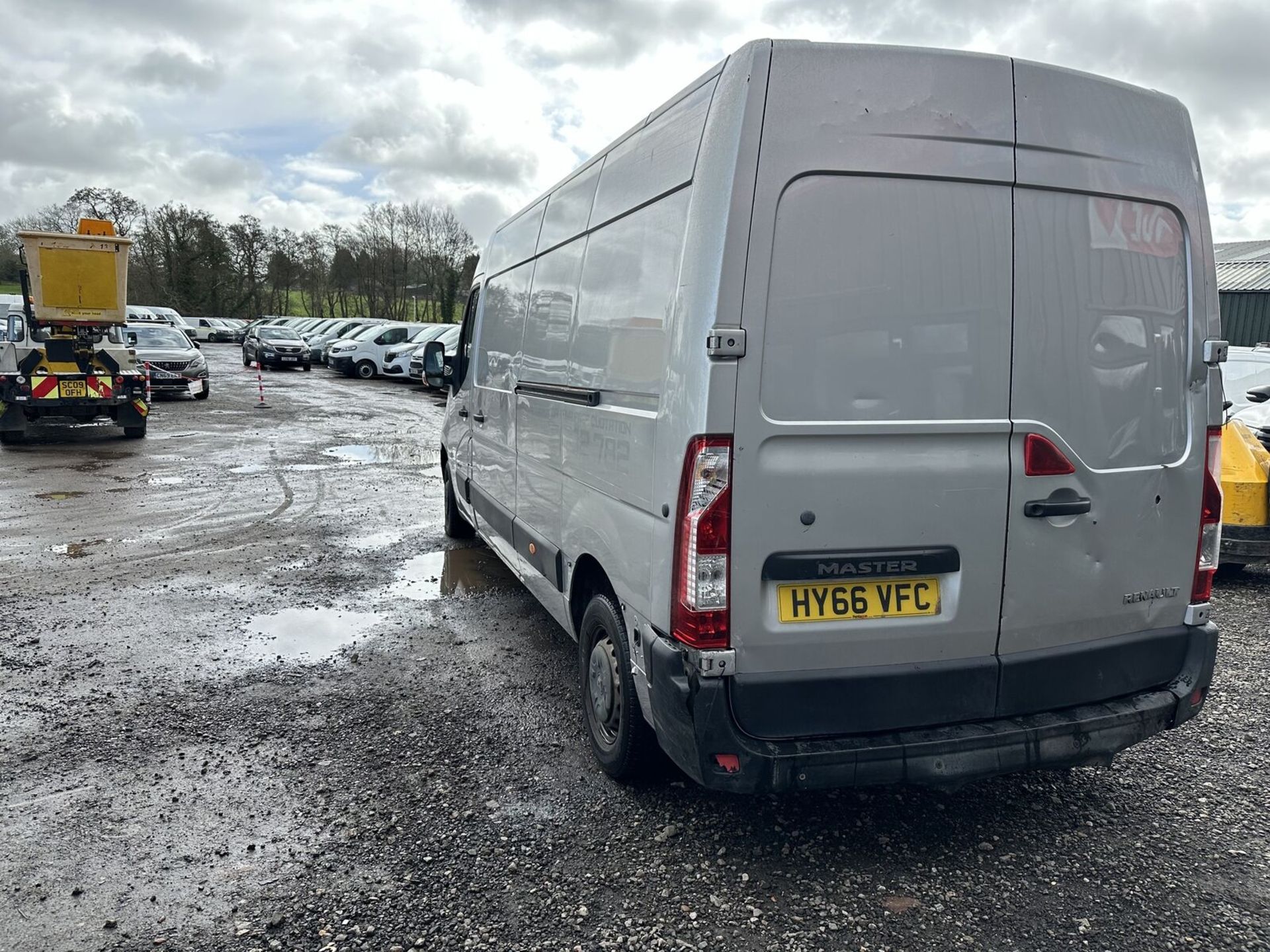 RENAULT MASTER MOVANO: SPARES OR REPAIRS, ENGINE FINE, GEARBOX ISSUE >>--NO VAT ON HAMMER--<< - Image 3 of 13