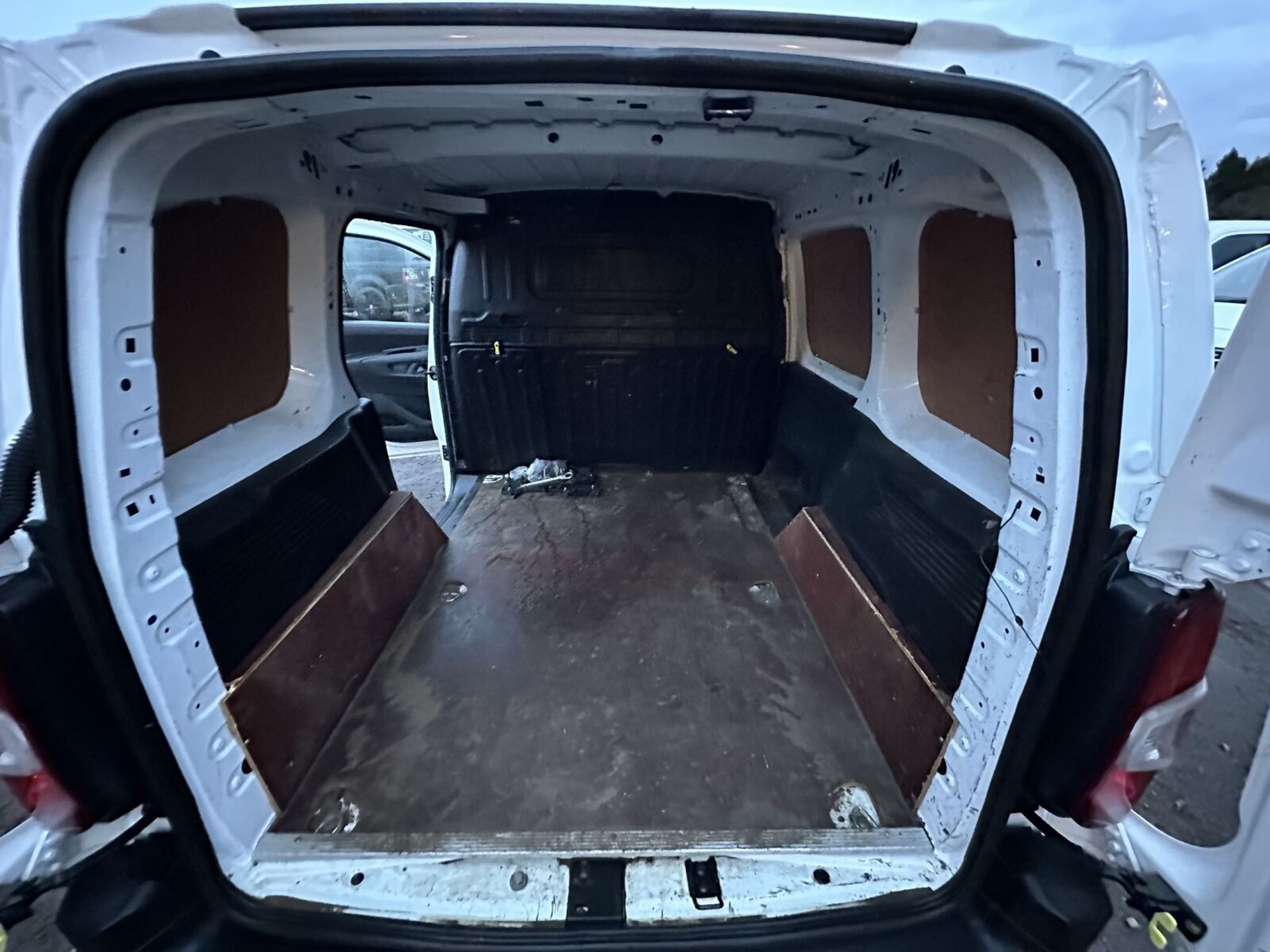 VAN WITH POTENTIAL: CITROEN BERLINGO BLUEHDI NONE RUNNER EURO 6 - Image 12 of 18