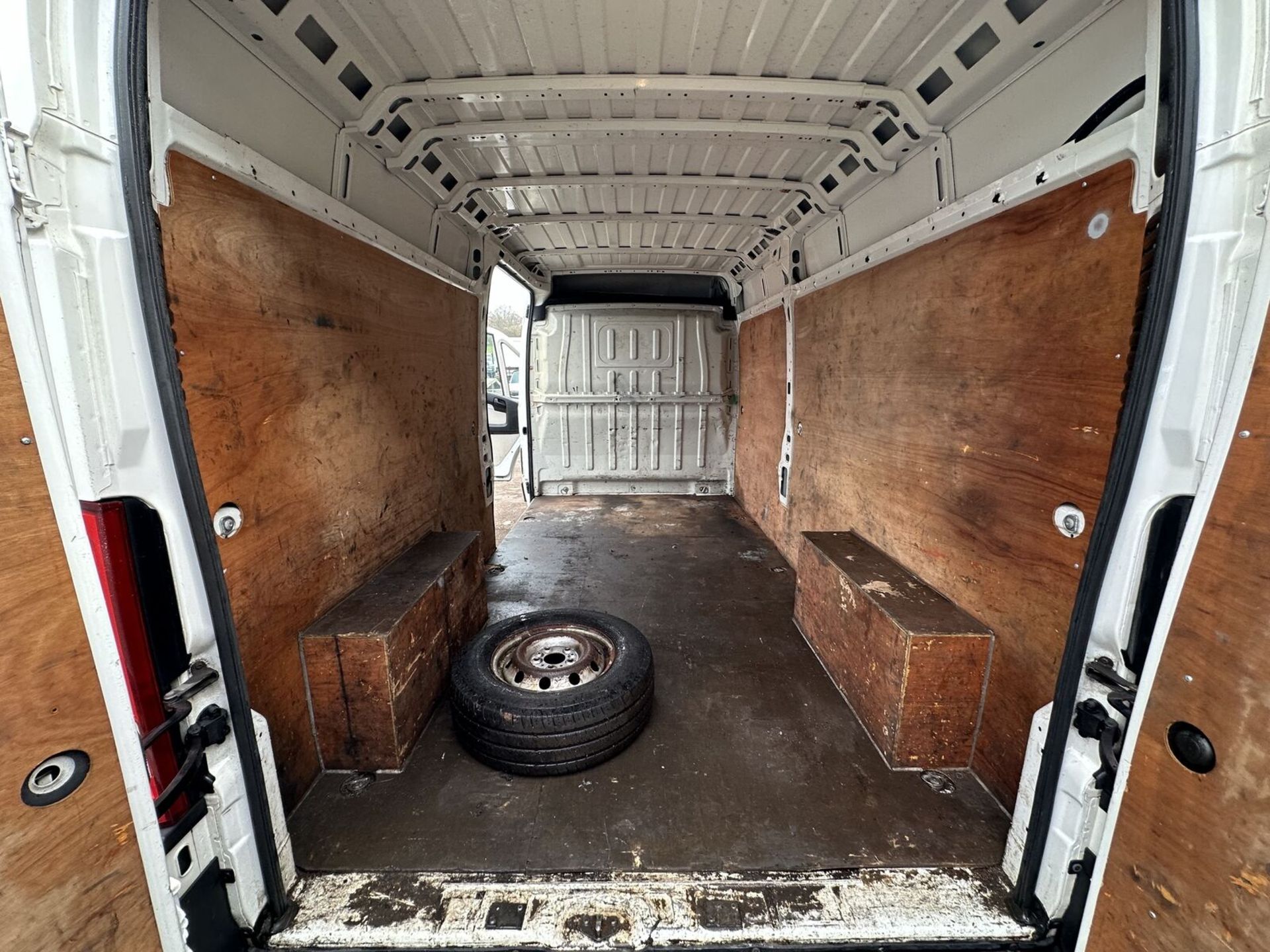 WHITE VAN WONDER: PEUGEOT BOXER RELAY LONG WHEEL BASE - Image 8 of 19