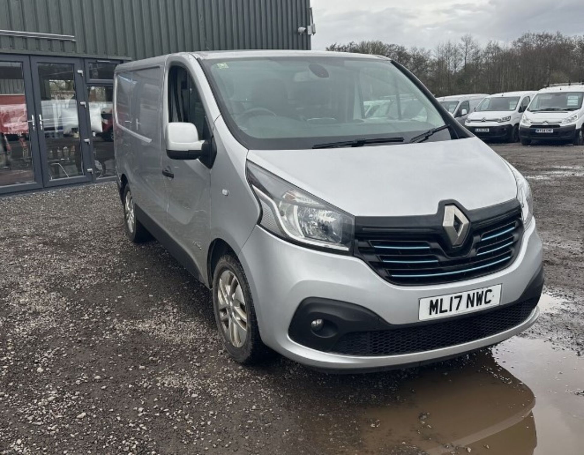 TOP GEAR: RENAULT TRAFIC SL27 SPORT NAV - FSH, NEEDS ATTENTION - Image 2 of 14