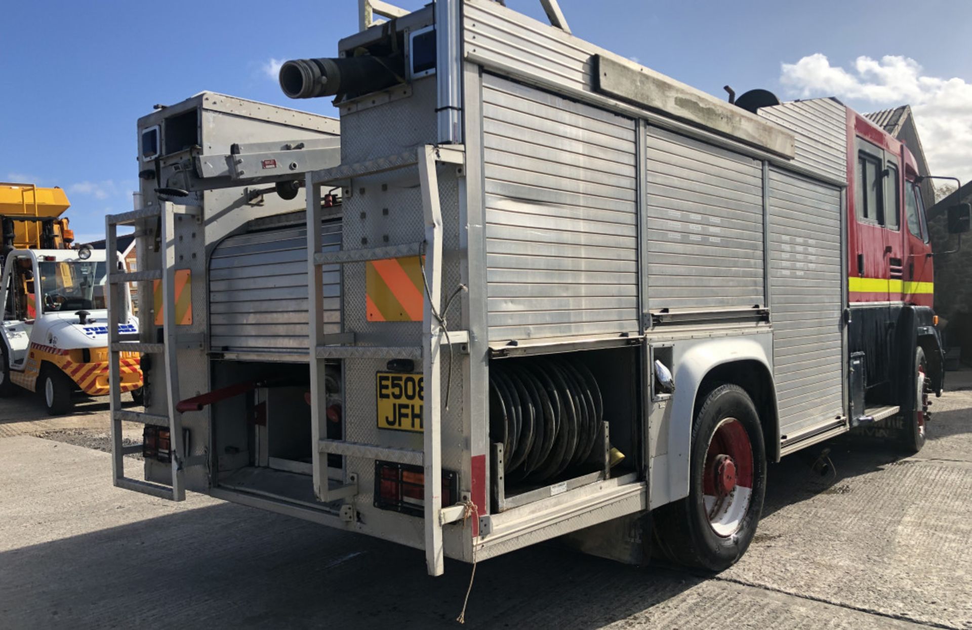 LEYLAND FRIEGHTER 1718 FIRE TENDER TRUCK - Image 6 of 11