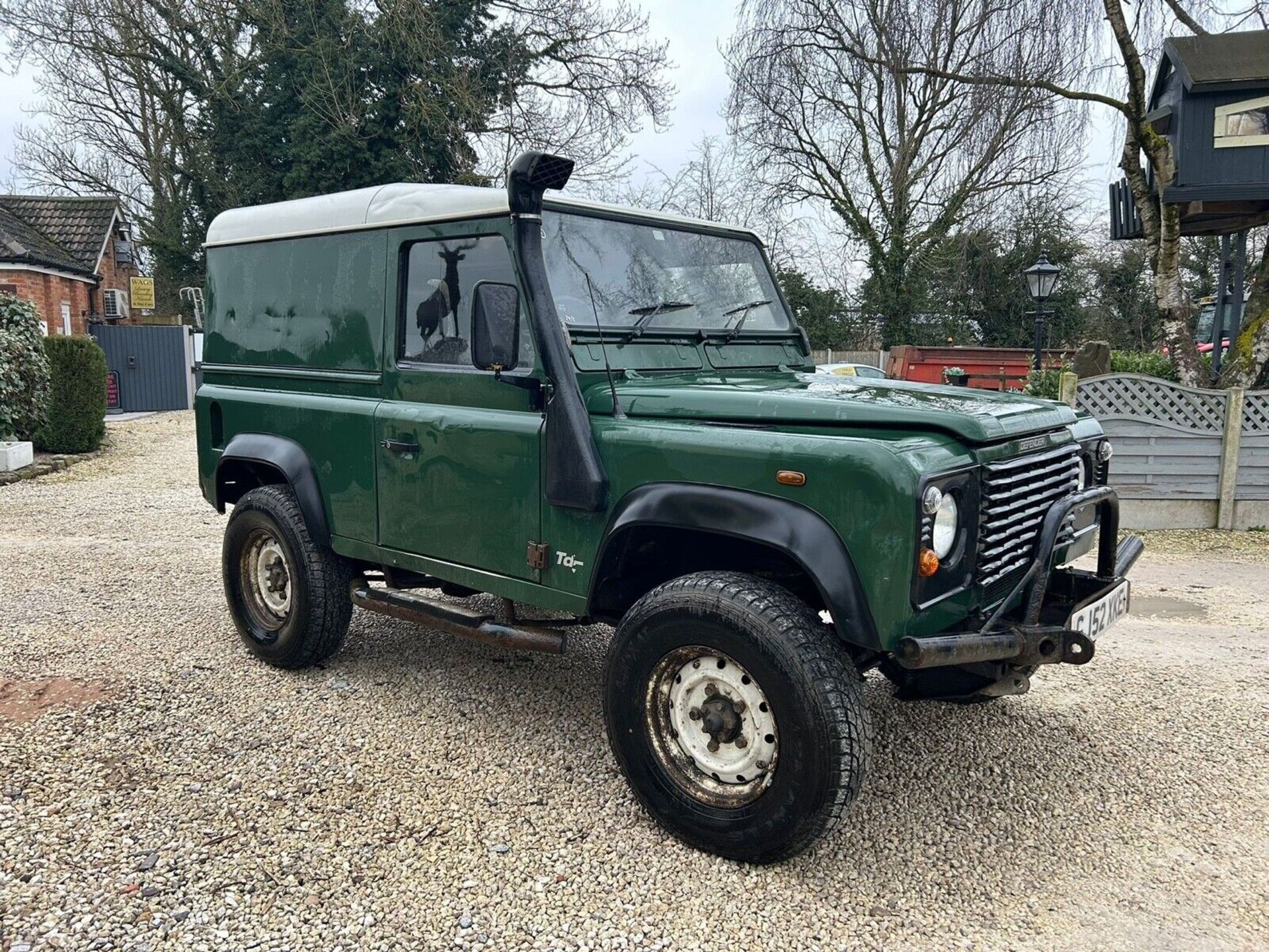 2002 (52 REG) LANDROVER DEFENDER 90 TD5 (NO VAT ON HAMMER)