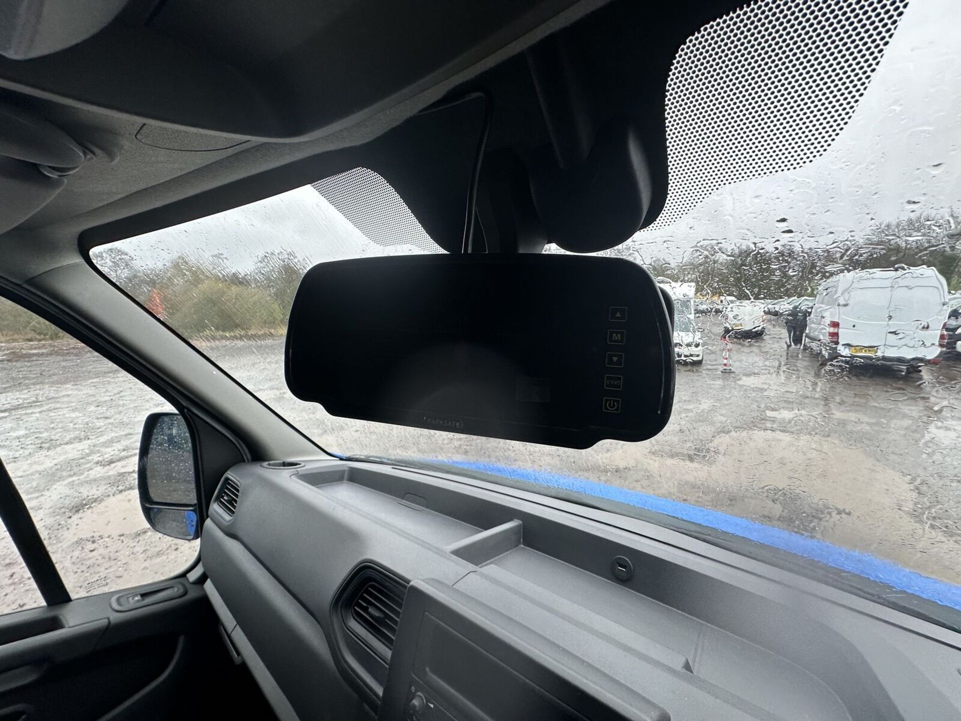 OPPORTUNITY KNOCKS: 72 PLATE RENAULT MASTER LOW LOADER, BUSINESS BLUE, READY TO ROLL - Image 11 of 15