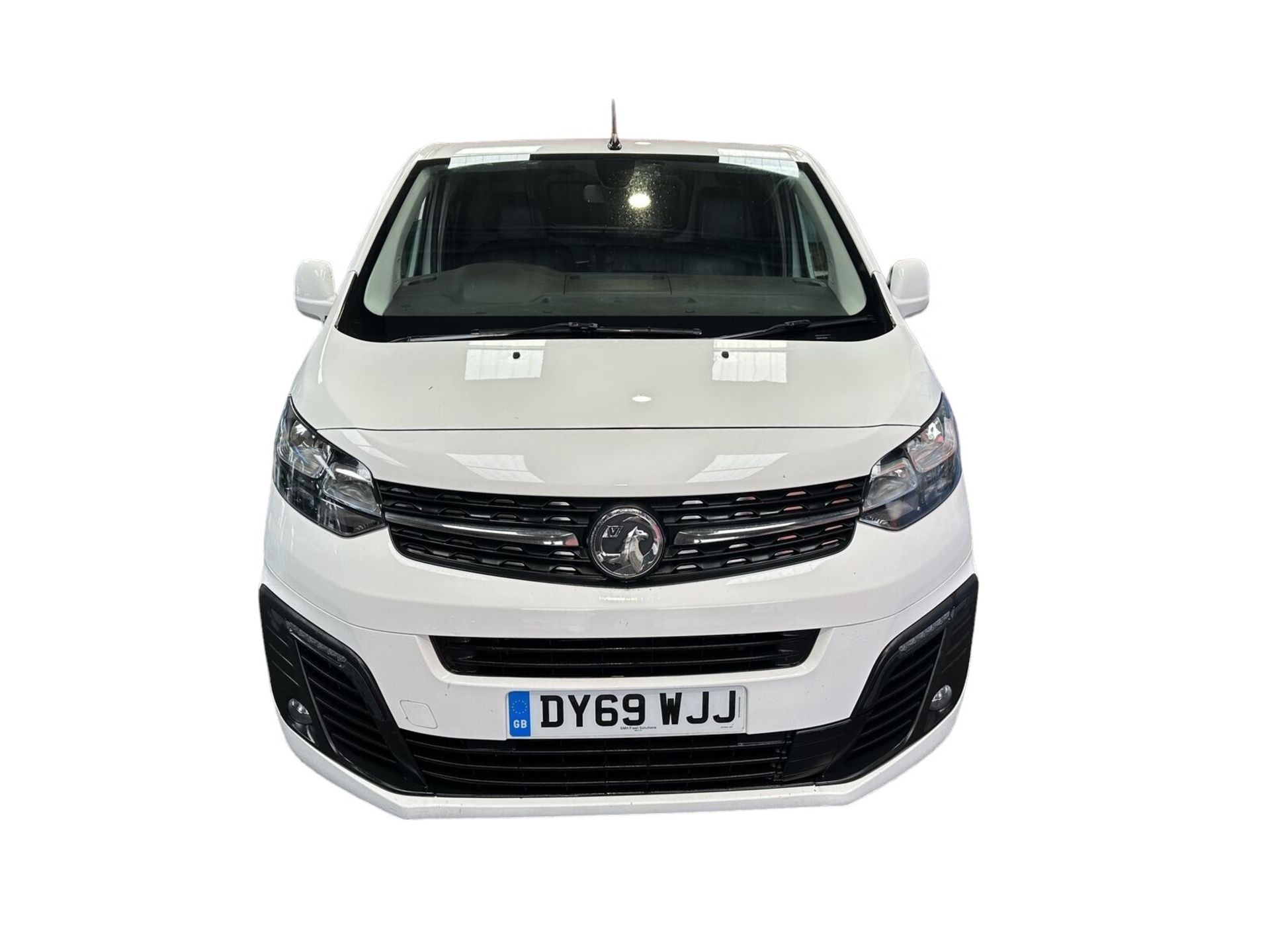 PRACTICAL PERFORMER: WHITE PANEL VAN, A/C, PARKING SENSORS - Image 4 of 15