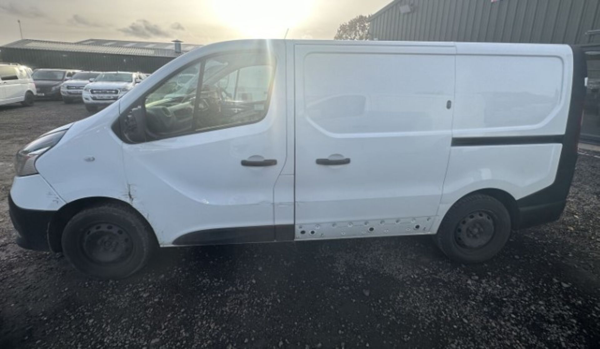 WHITE WONDER: 68 PLATE RENAULT TRAFIC EURO 6 VAN >>--NO VAT ON HAMMER--<< - Image 2 of 20