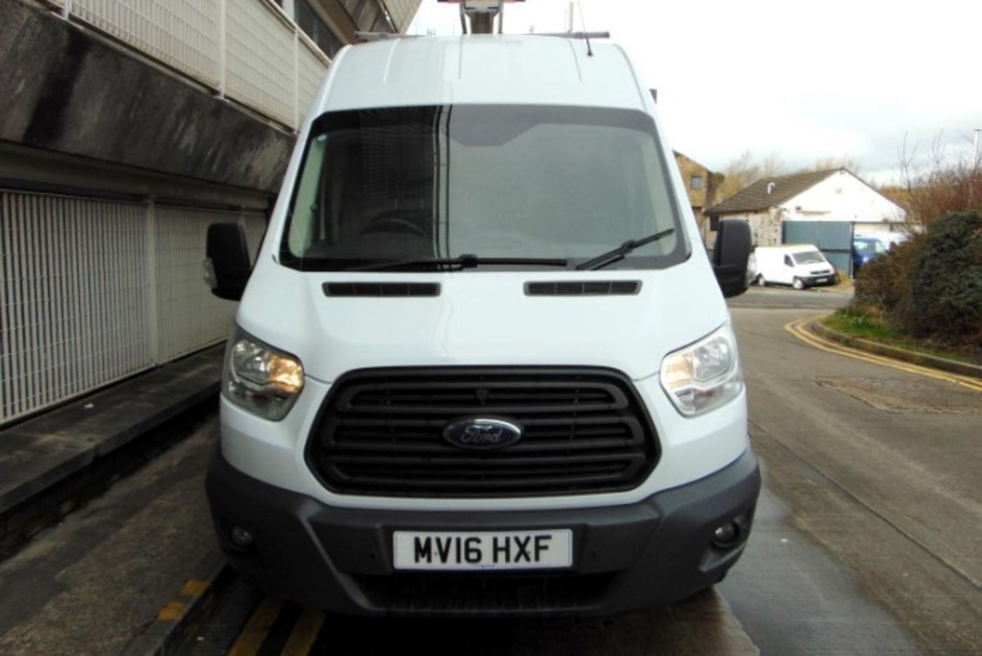 DRIVE WITH CONFIDENCE: 2016 FORD TRANSIT, OCT '24 MOT, BLUETOOTH - Image 3 of 14