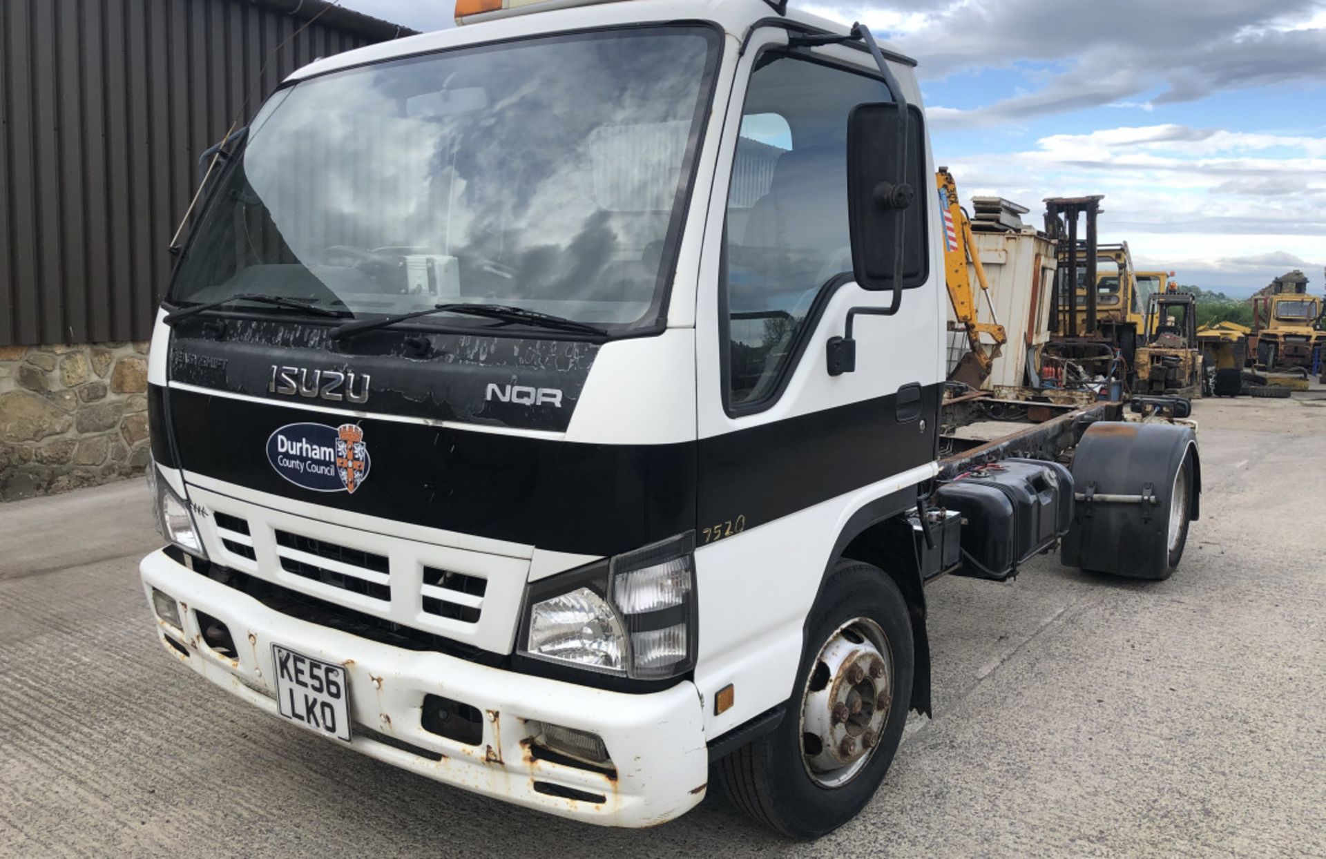 ISUZU 75 CAB AND CHASSIS