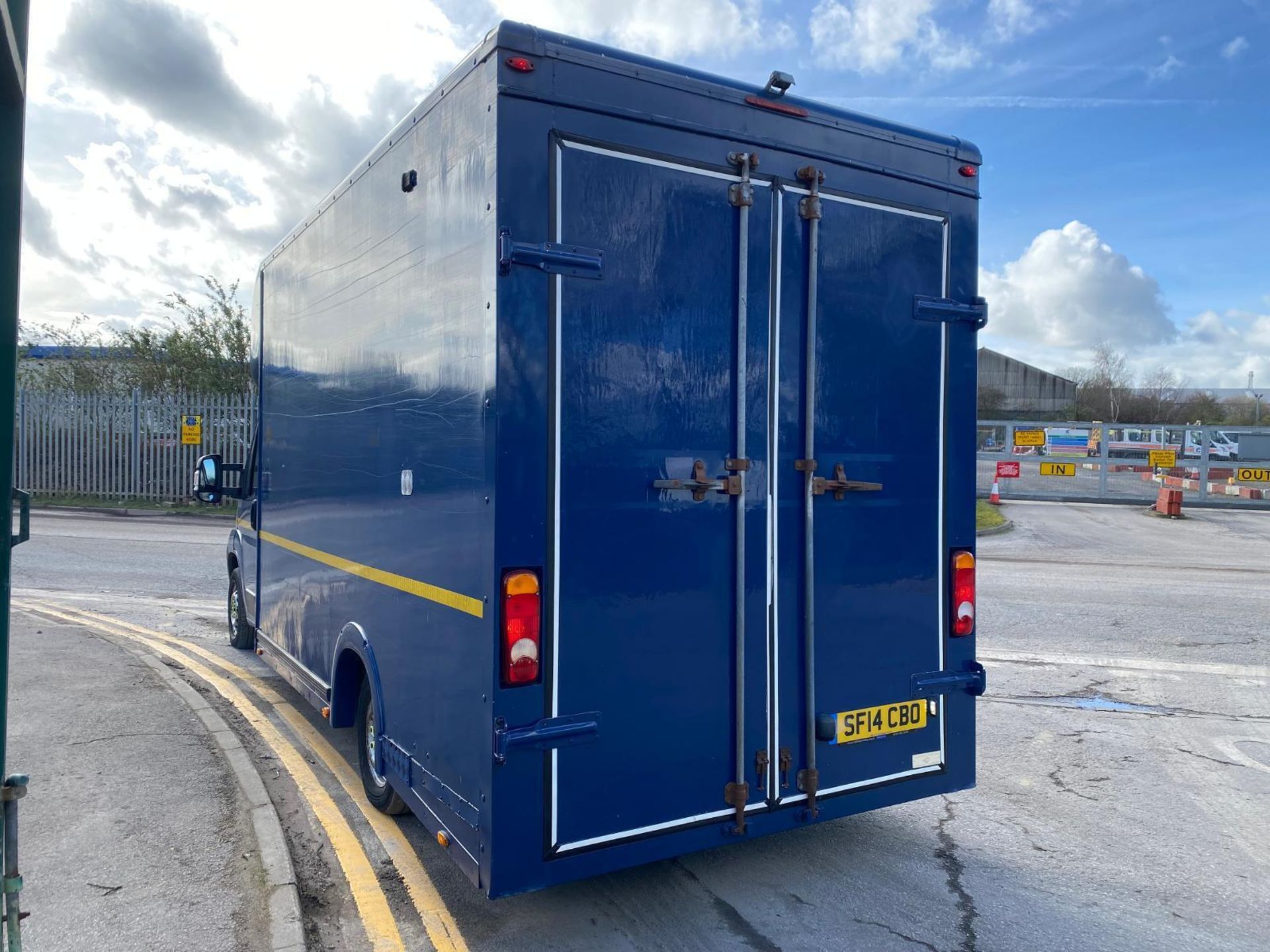 MAXIMIZE YOUR LOAD: 2014 PEUGEOT BOXER DIESEL LUTON >>--NO VAT ON HAMMER--<< - Image 7 of 13