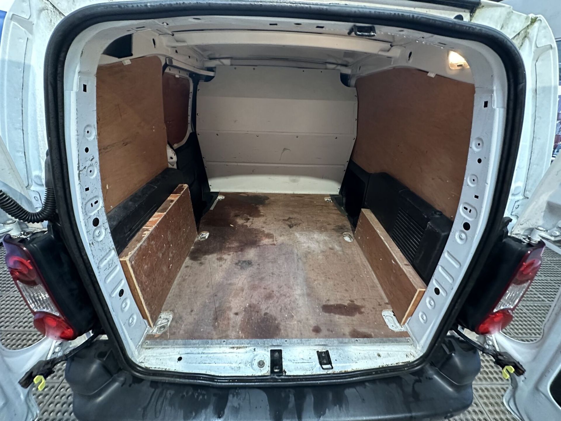 2016 CITROEN BERLINGO VAN: READY TO ROLL, PERFECT STARTER AND RUNNER - Bild 10 aus 15