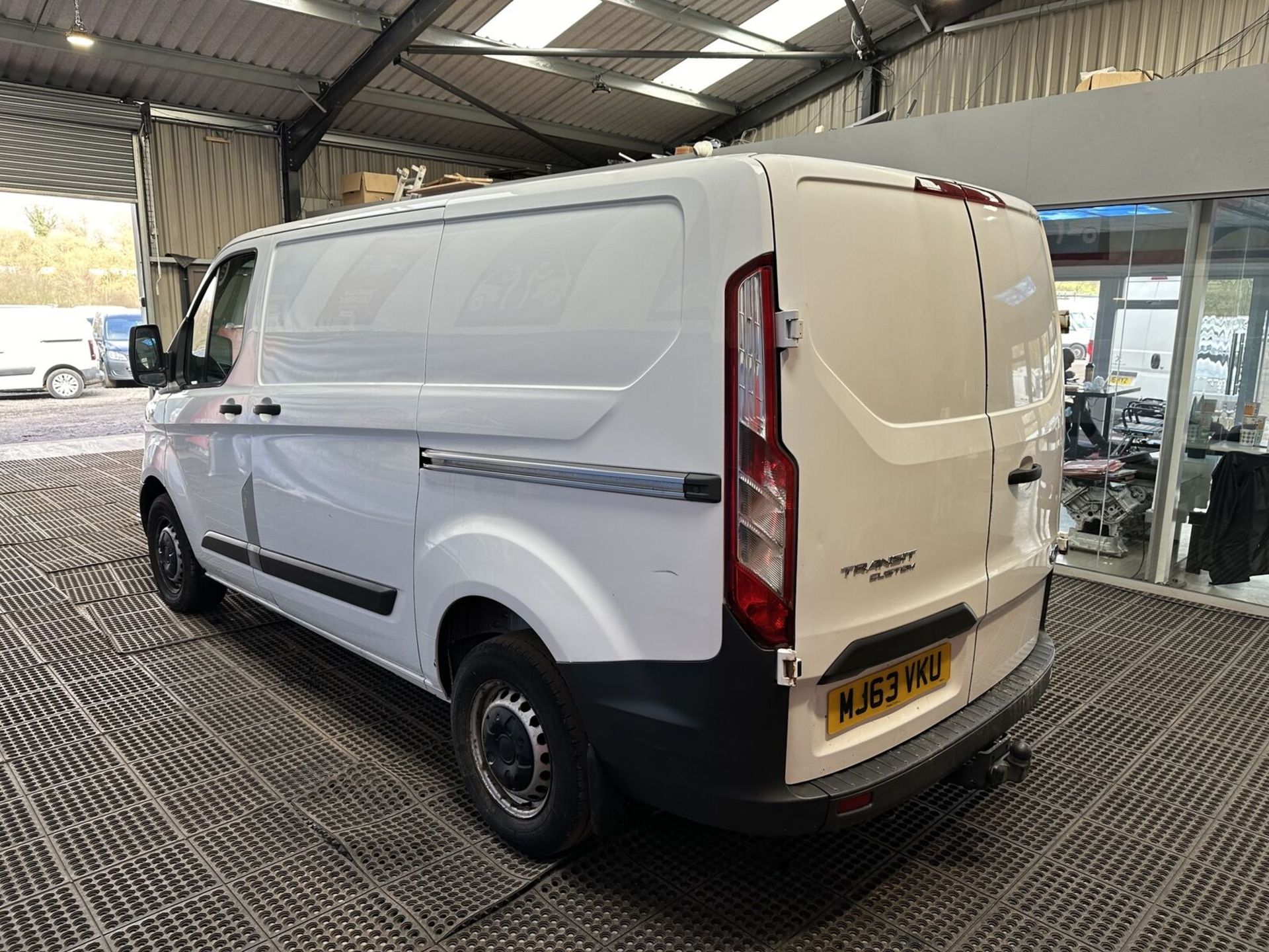 MILEAGE MASTER: 63 PLATE FORD TRANSIT CUSTOM READY FOR WORK >>--NO VAT ON HAMMER--<< - Image 7 of 12