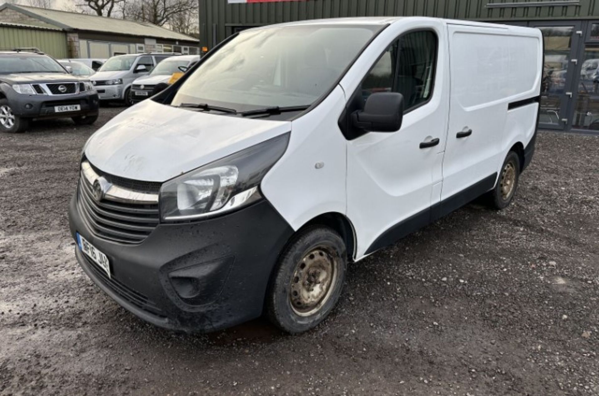 RESCUE PROJECT: 2016 VAUXHALL VIVARO H1 VAN, ENGINE SEIZED >>--NO VAT ON HAMMER--<< - Image 2 of 18