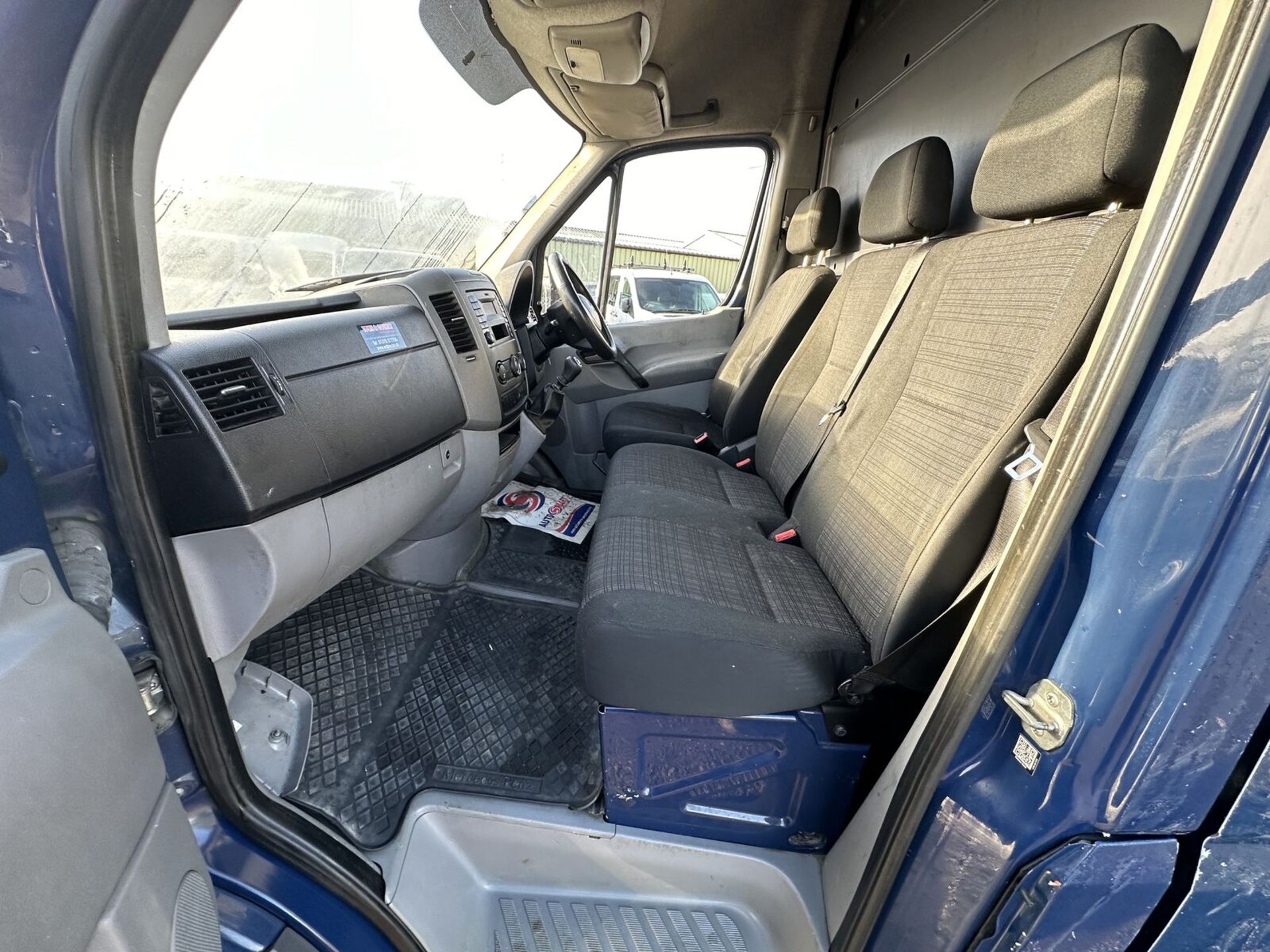 2015 MERCEDES SPRINTER 313, SMOOTH TRANSMISSION, ELECTRIC WINDOWS >>--NO VAT ON HAMMER--<< - Image 4 of 15