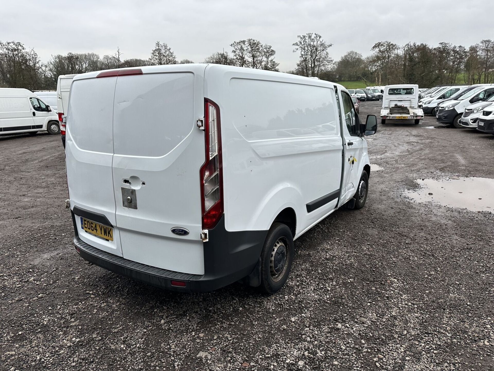 64 PLATE FORD TRANSIT CUSTOM: PROJECT VAN, SPARES OR REPAIRS >>--NO VAT ON HAMMER--<< - Image 5 of 13