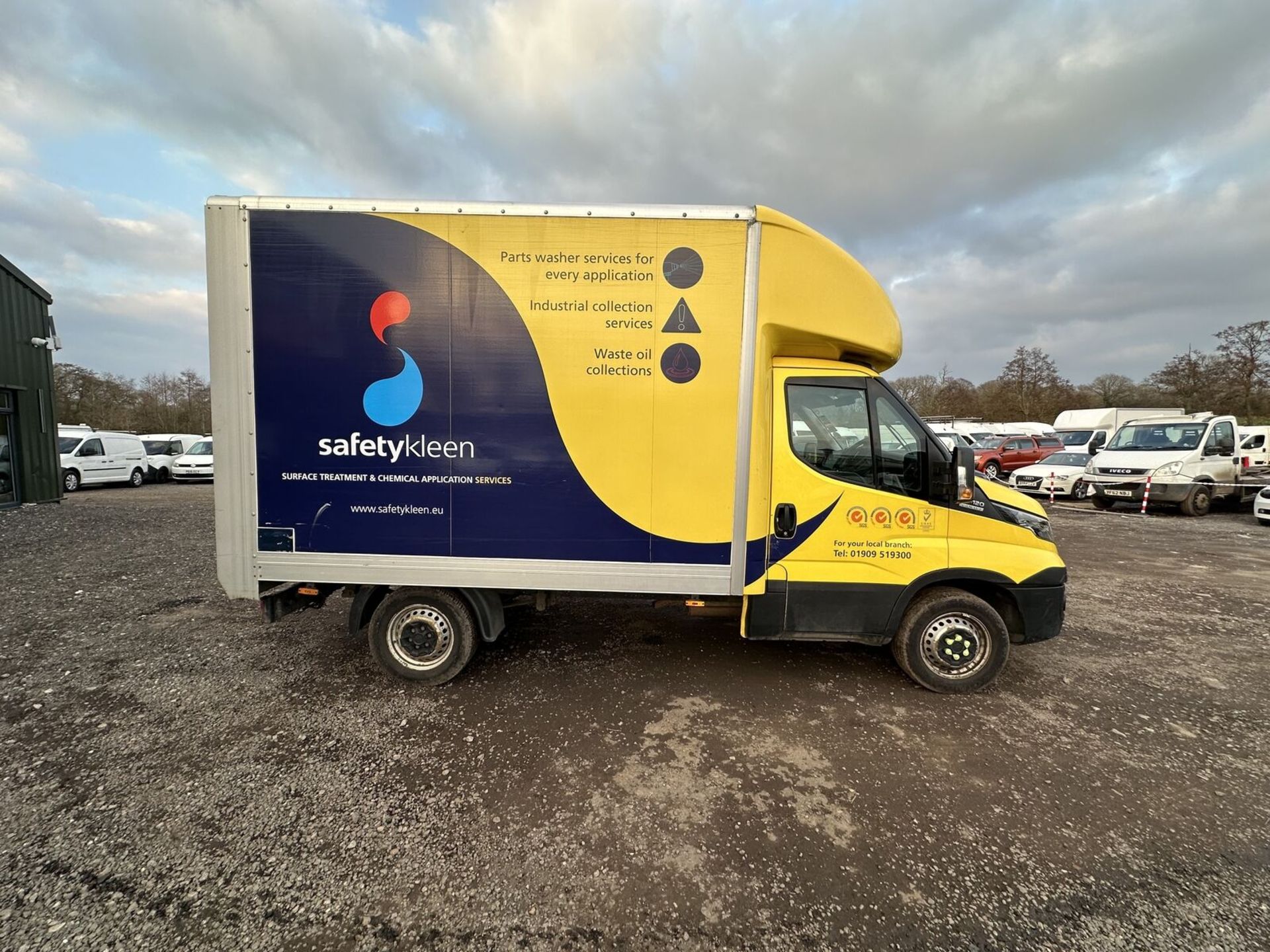 YELLOW LUTON WORKHORSE: 2019 IVECO DAILY 35S12 DIESEL SPARES OR REPAIRS - Image 12 of 15