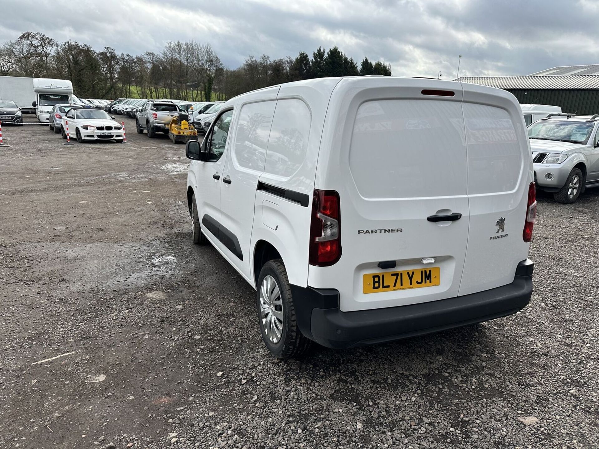 WHITE WORKHORSE: 2022 PEUGEOT PARTNER, REPAIRABLE PROJECT - Image 5 of 15