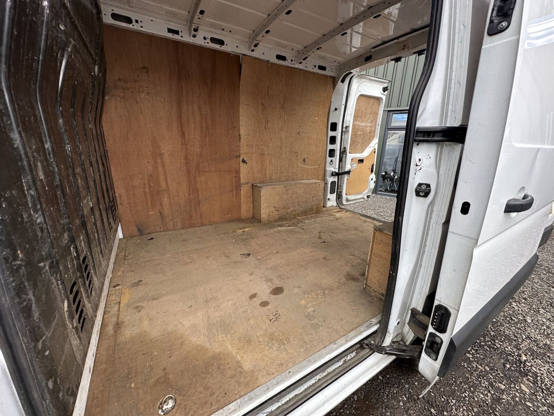 RESILIENT RUNNER: RENAULT MASTER BUSINESS EDITION, NON-RUNNER >>--NO VAT ON HAMMER--<< - Image 12 of 15