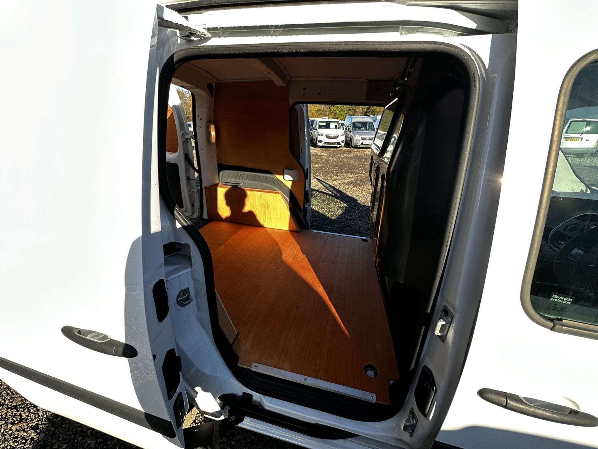 >>--NO VAT ON HAMMER--<< PREMIUM EFFICIENCY: 71 PLATE RENAULT KANGOO BUSINESS VAN - Image 3 of 22