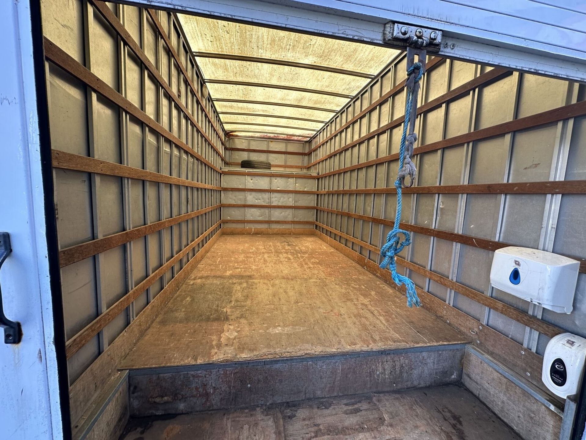 SPACIOUS SPRINTER: LOW MILEAGE LWB BOX WITH REMOVAL-READY SHUTTER - Image 9 of 12