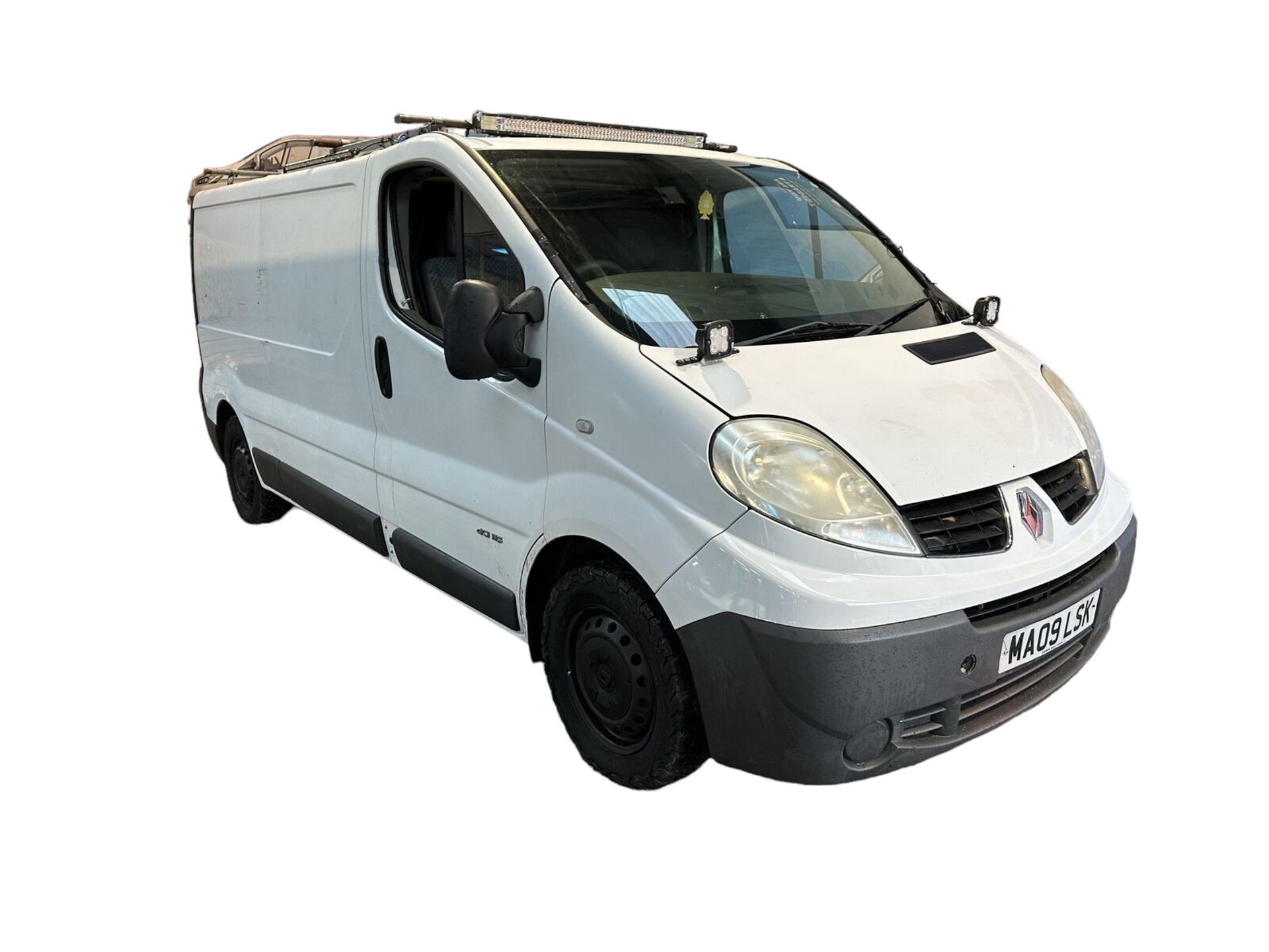 EXPLORE IN STYLE: 2009 RENAULT TRAFIC VIVARO LWB CAMPER CONVERSION - Image 2 of 13