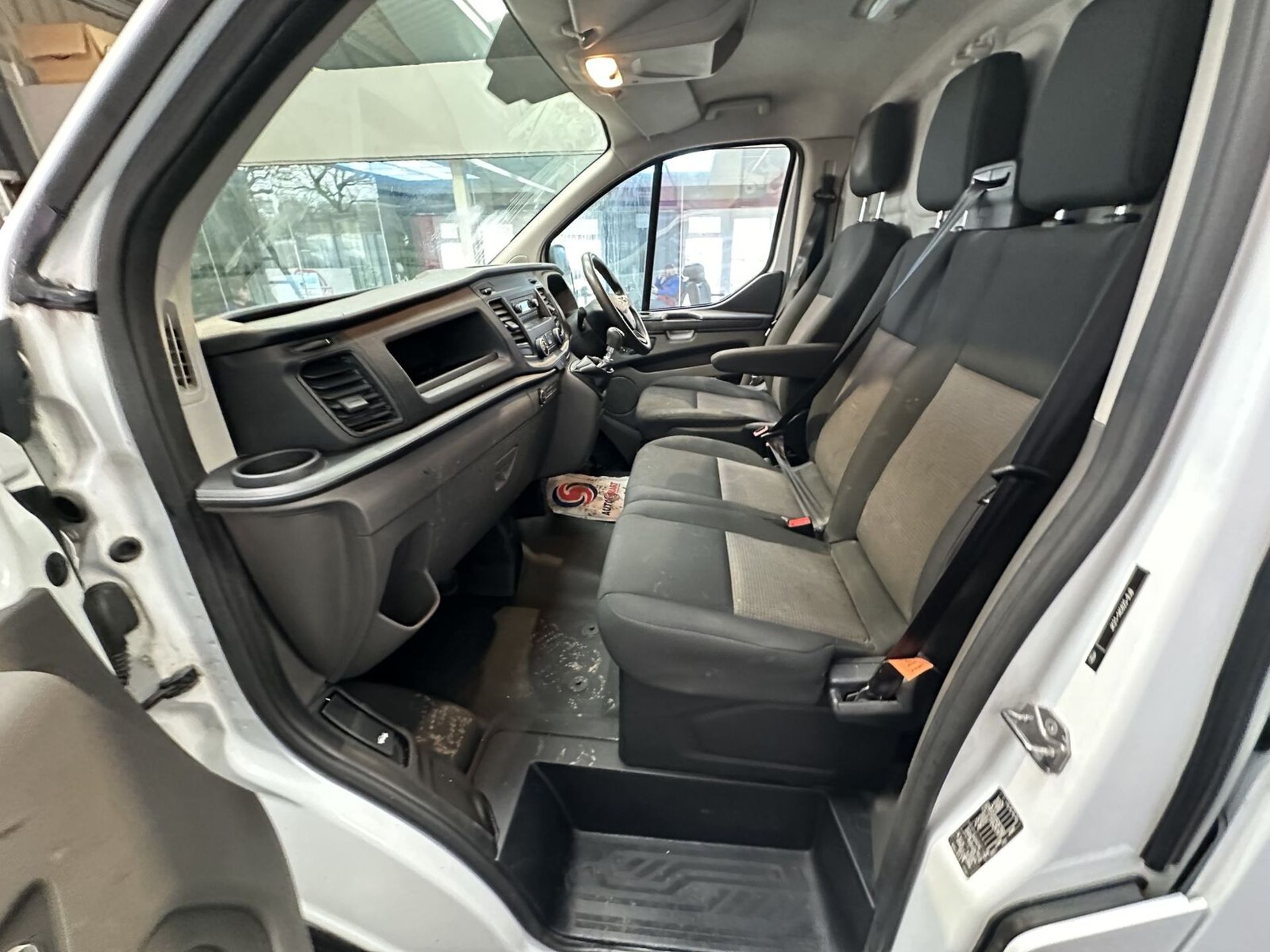 URO 6 EFFICIENCY: 2019 FORD TRANSIT CUSTOM DIESEL - Image 11 of 14