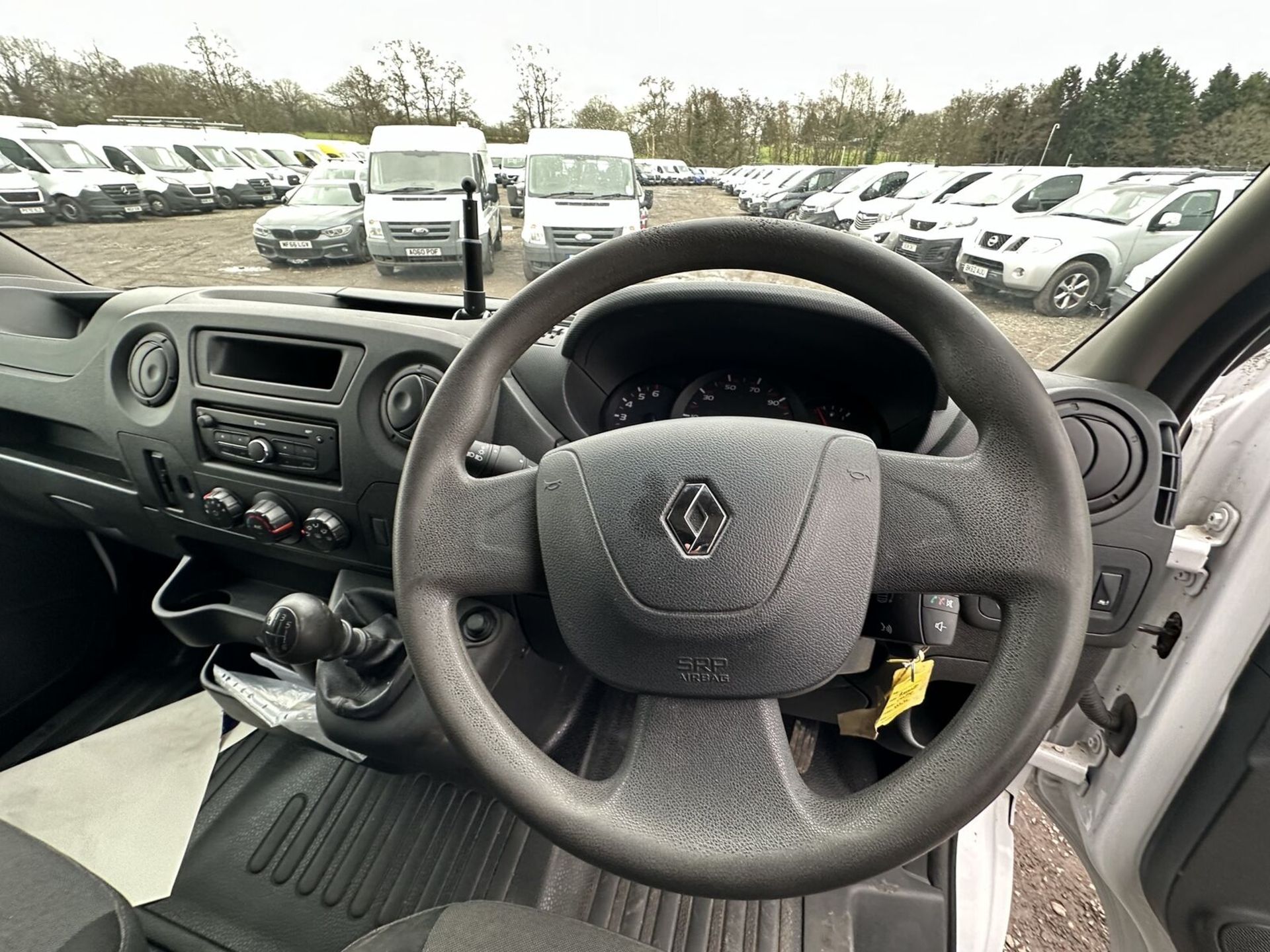 RESILIENT RUNNER: RENAULT MASTER BUSINESS EDITION, NON-RUNNER >>--NO VAT ON HAMMER--<< - Image 8 of 15