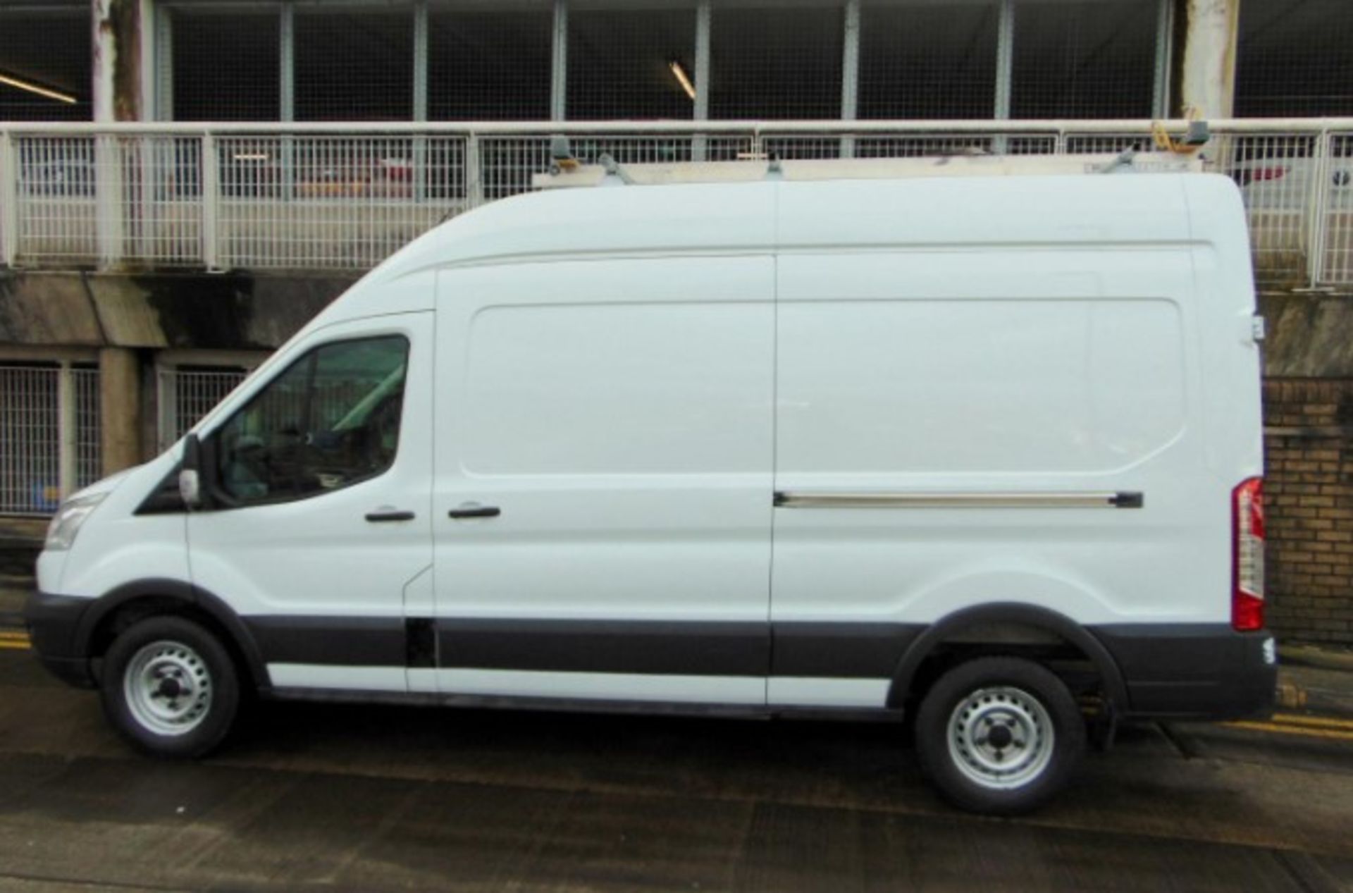 DRIVE WITH CONFIDENCE: 2016 FORD TRANSIT, OCT '24 MOT, BLUETOOTH - Image 6 of 14