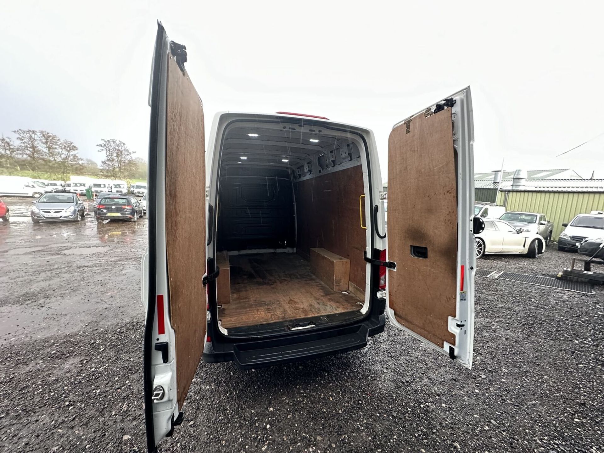 TOP GEAR TRANSPORTER: VW CRAFTER HIGH ROOF DIESEL >>--NO VAT ON HAMMER--<< - Image 13 of 14