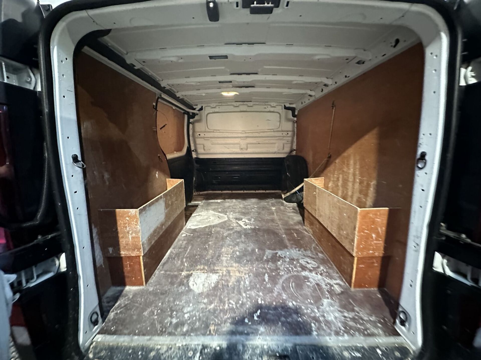 PRIME BUSINESS PARTNER: RENAULT TRAFIC SWB PANEL VAN >>--NO VAT ON HAMMER--<< - Image 8 of 8