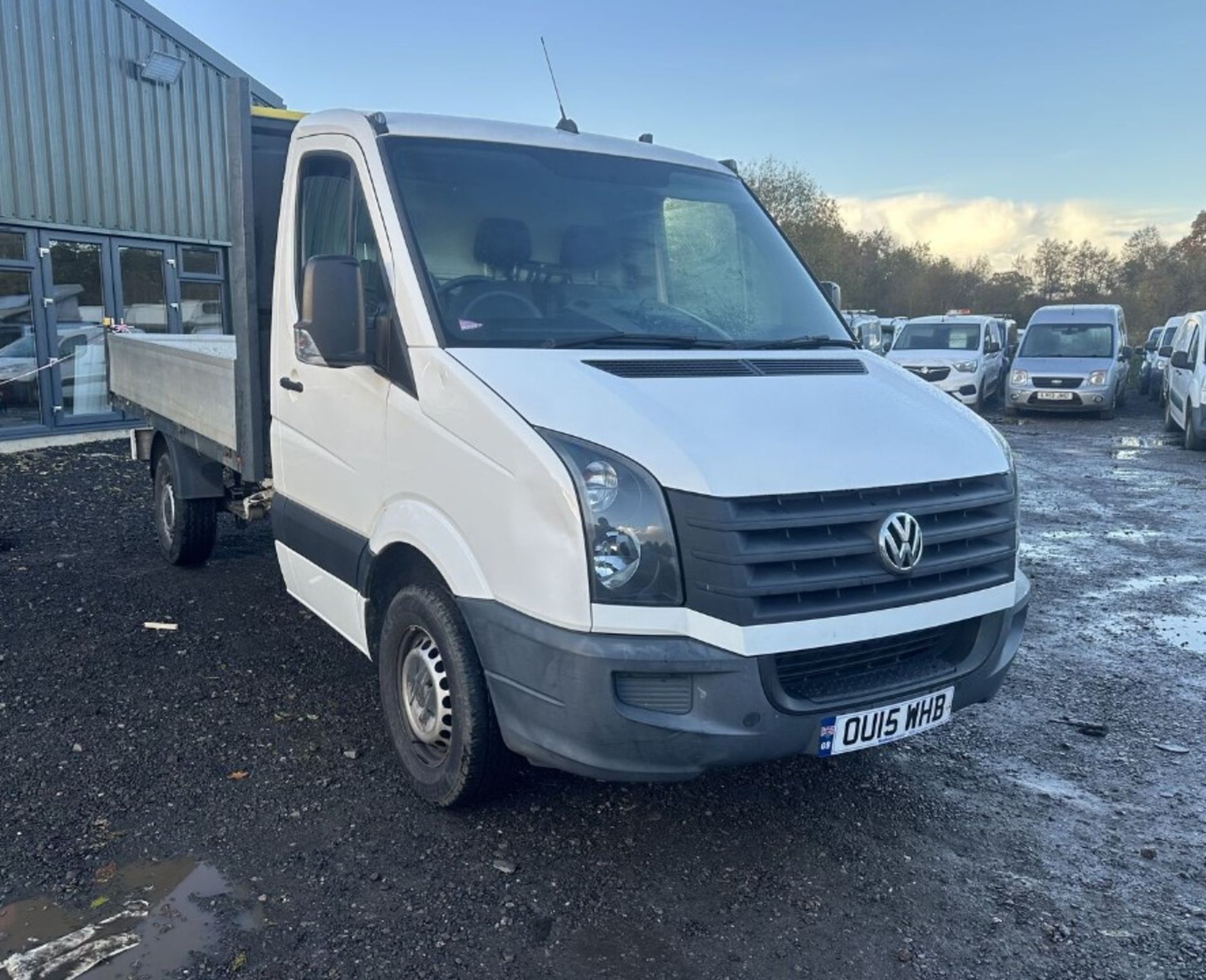 EFFICIENT VW CRAFTER CR35 FLATBED: LOW MILEAGE, PRISTINE CONDITION >>--NO VAT ON HAMMER--<< - Image 15 of 15