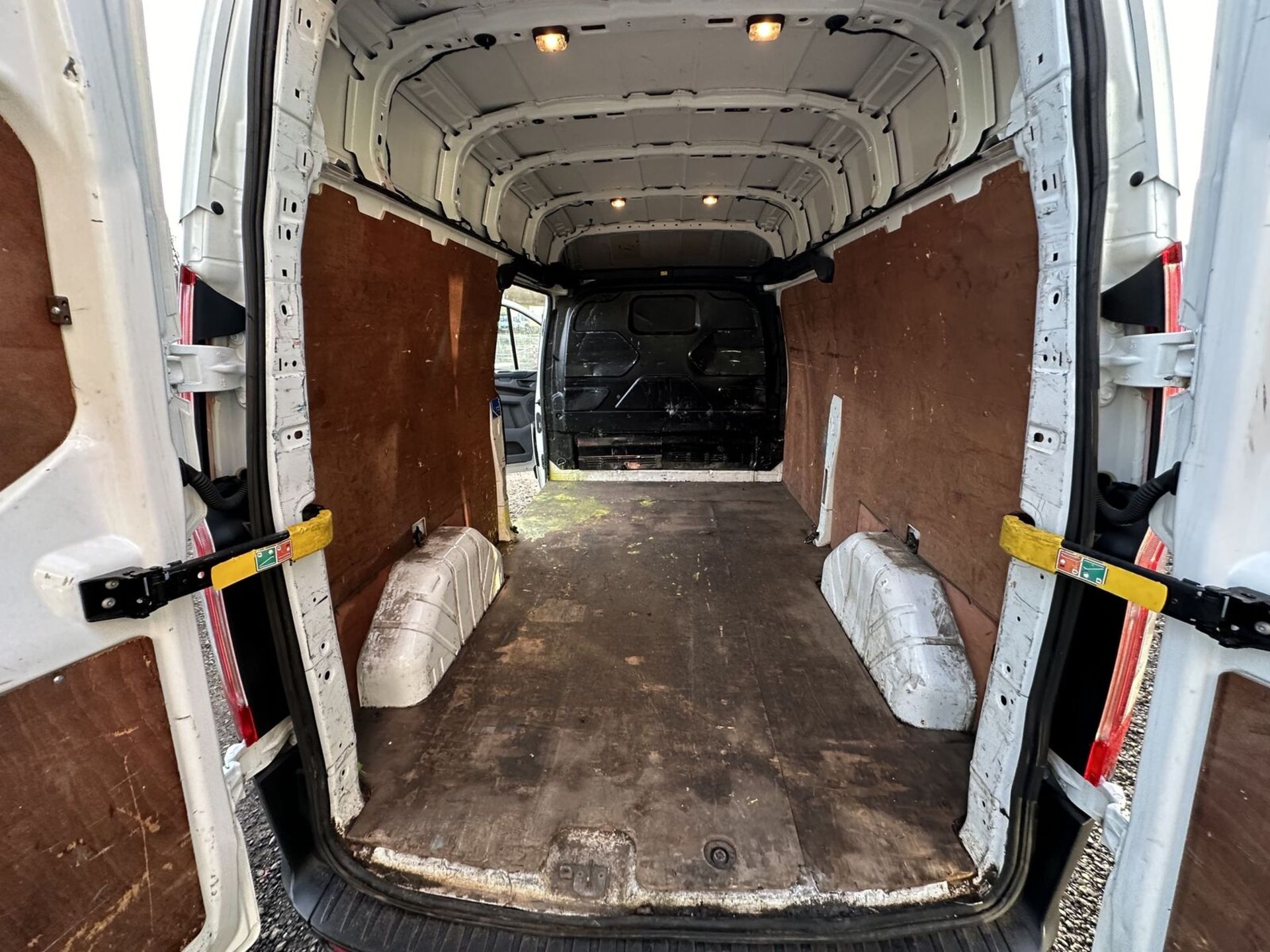 >>--NO VAT ON HAMMER--<< FIX AND DRIVE: EURO 6 FORD TRANSIT CUSTOM, HIGH ROOF VARIANT - Image 11 of 15