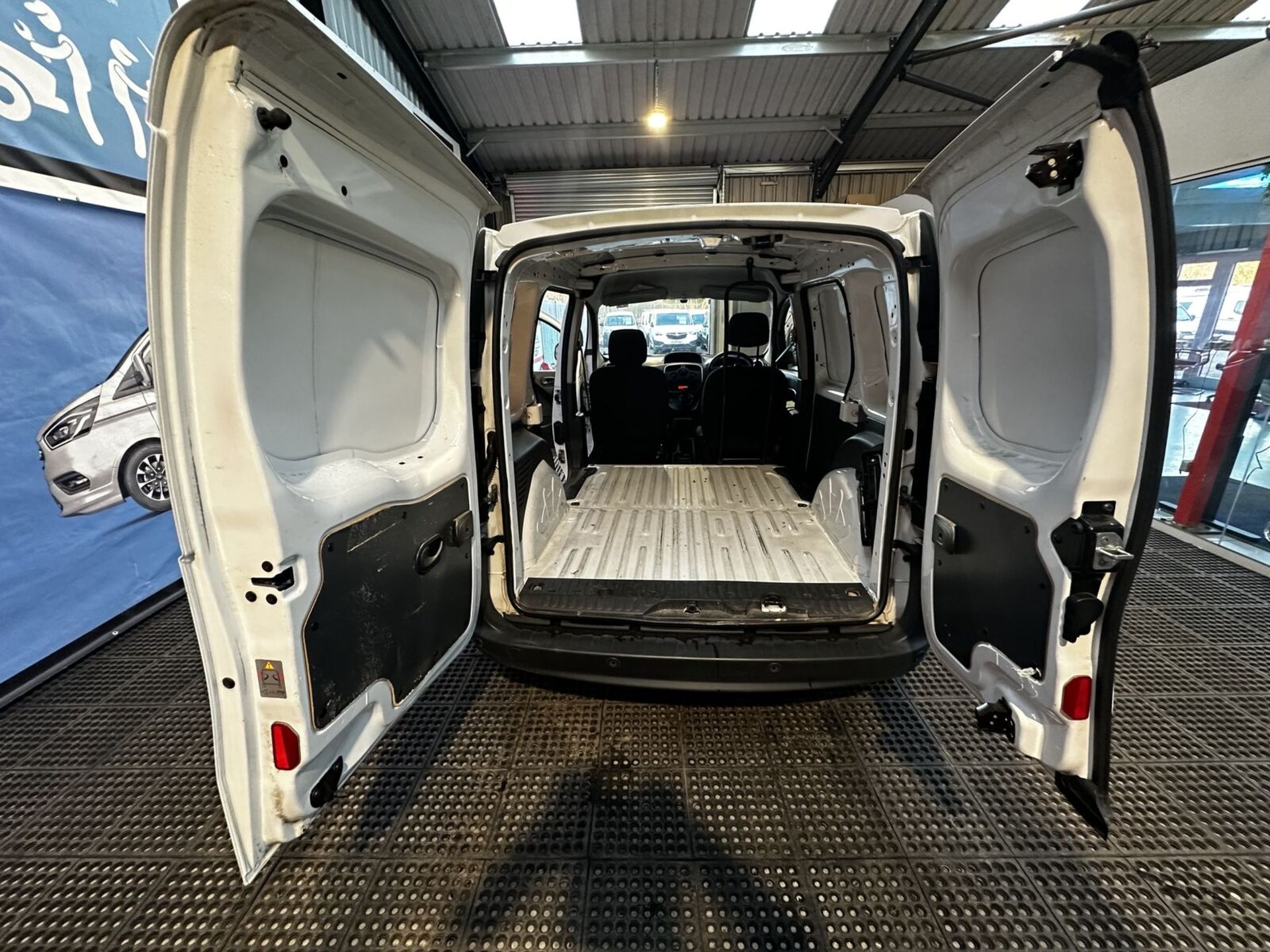 BARGAIN EURO 6 BRILLIANCE: 2018 RENAULT KANGOO - HONEST BUSINESS VAN >>--NO VAT ON HAMMER--<< - Image 12 of 13