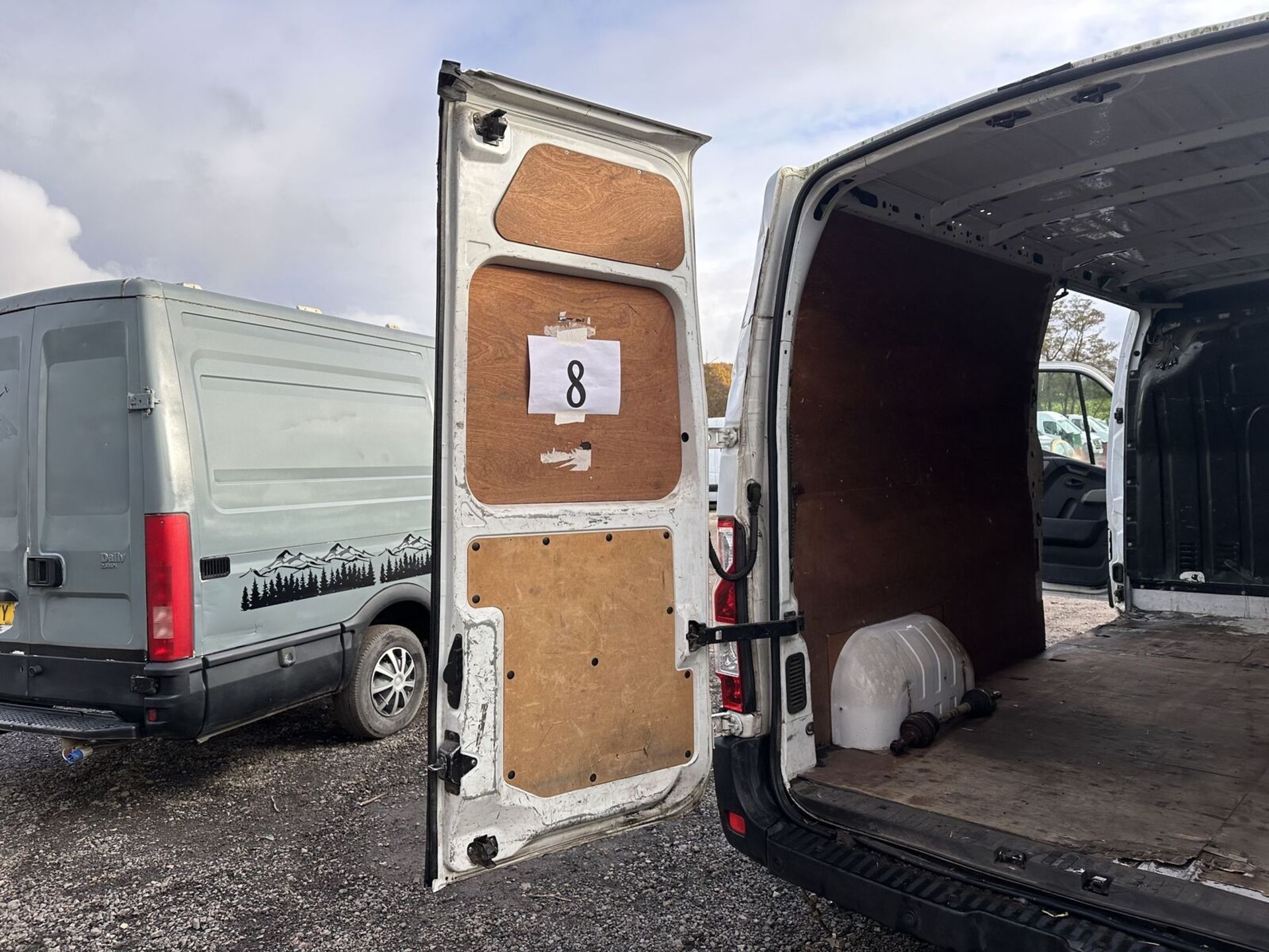 NISSAN NV400 SE PANEL VAN: EURO 6, SPARES OR REPAIRS, 68 PLATE - Image 4 of 17