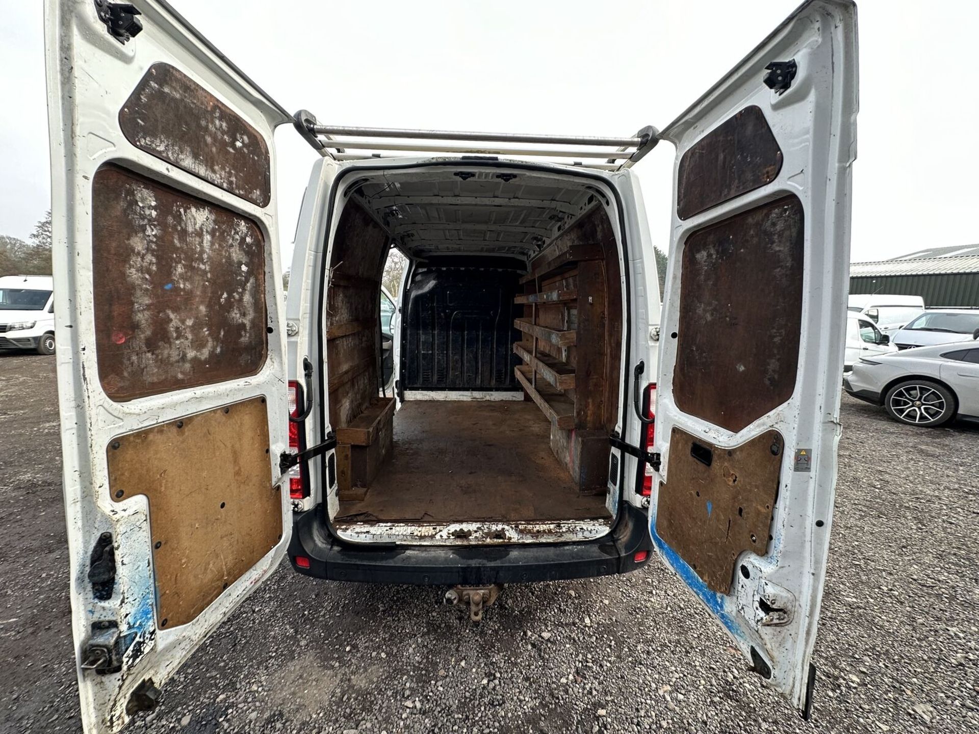 SPARES OR REPAIRS: 2014 VW CADDY MAXI - DSG WINDOW VAN, LOW MILES >>--NO VAT ON HAMMER--<< - Image 6 of 21