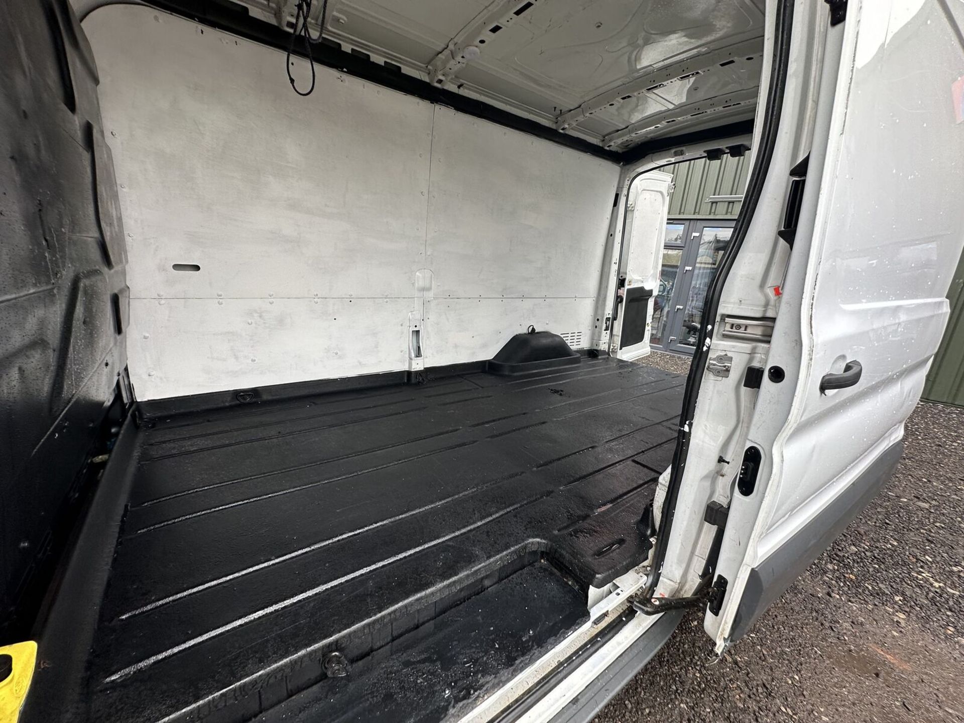 RELIABLE RUNABOUT: 2016 FORD TRANSIT 350 LWB, DIY REPAIR >>--NO VAT ON HAMMER--<< - Image 11 of 15