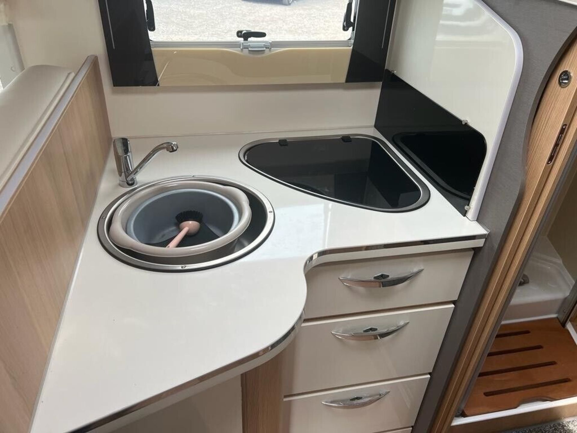 72 PLATE - ONLY 750 MILES! FIAT MCLOUIS FUSION 367: IMMACULATE MOTORHOME JOY >NO VAT ON HAMMER< - Image 8 of 15