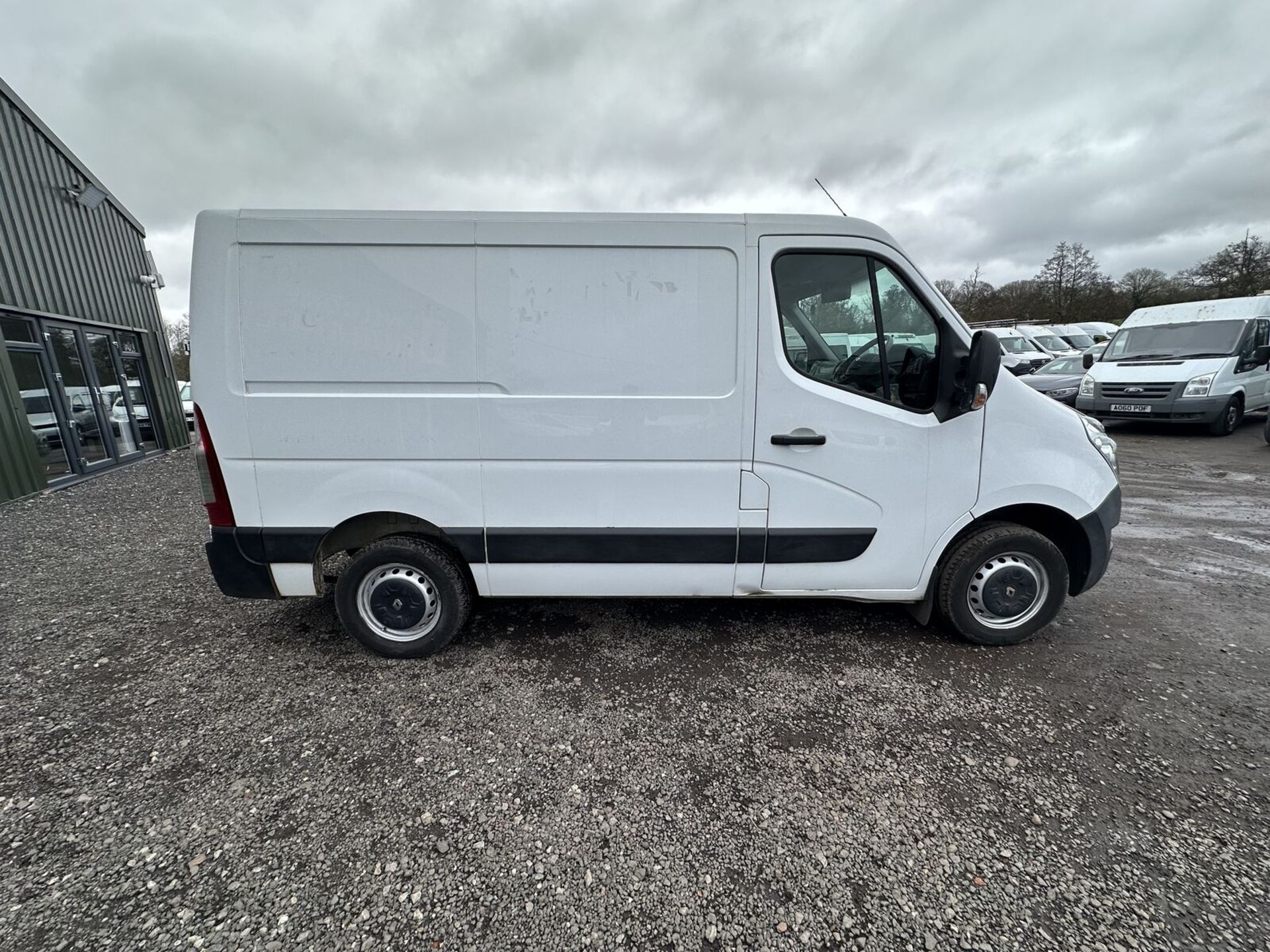 RESILIENT RUNNER: RENAULT MASTER BUSINESS EDITION, NON-RUNNER >>--NO VAT ON HAMMER--<< - Image 3 of 15