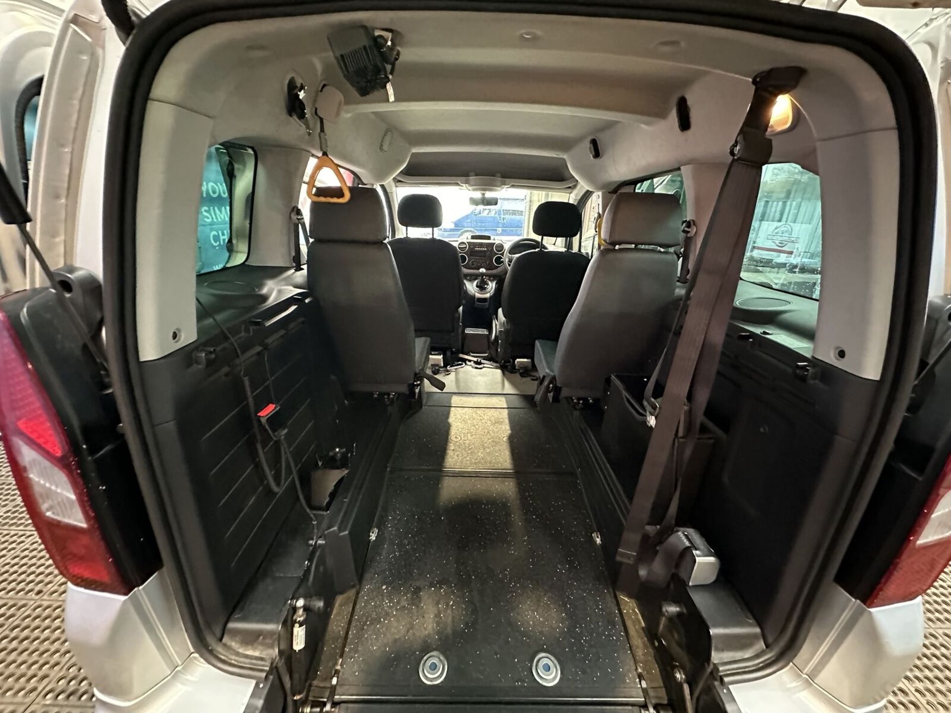 ACCESSIBLE ADVENTURE: 2018 PEUGEOT PARTNER BERLINGO CREW CAB RAMP VAN - Image 7 of 10