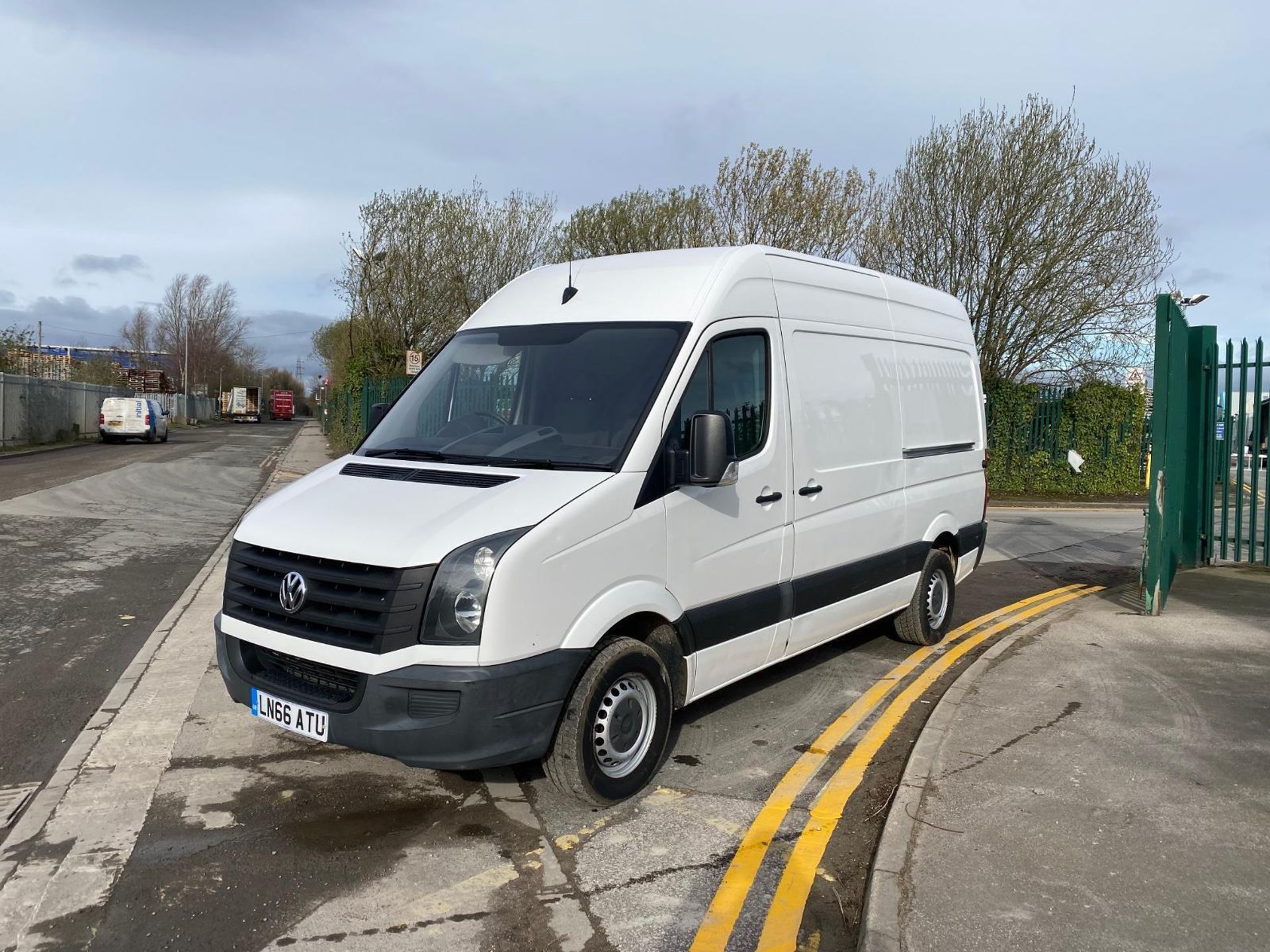 ADVENTURE-READY: 2016 VW CRAFTER EURO6 DIESEL CAMPER >>--NO VAT ON HAMMER--<<