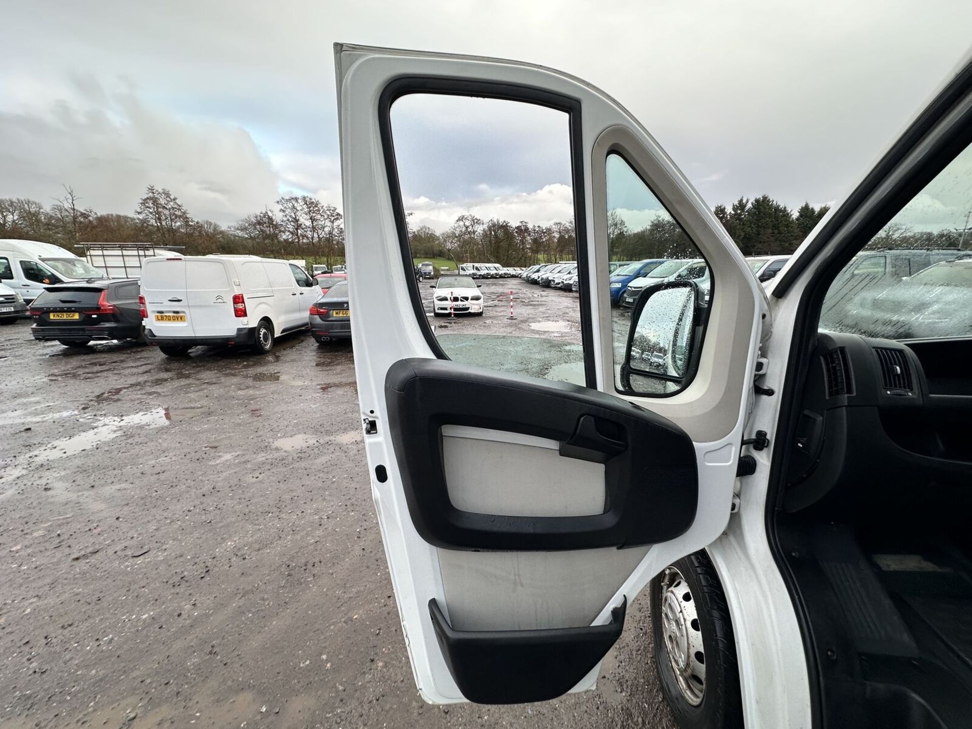 BLUEHDI BARGAIN: 2018 PEUGEOT BOXER RELAY LWB PANEL VAN >>--NO VAT ON HAMMER--<< - Image 16 of 19