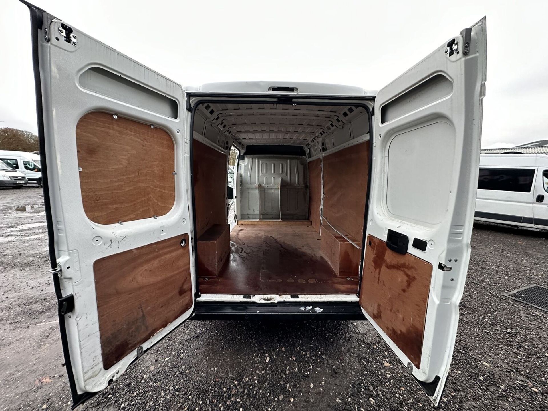 BLUEHDI BARGAIN: 2018 PEUGEOT BOXER RELAY LWB PANEL VAN >>--NO VAT ON HAMMER--<< - Image 8 of 19