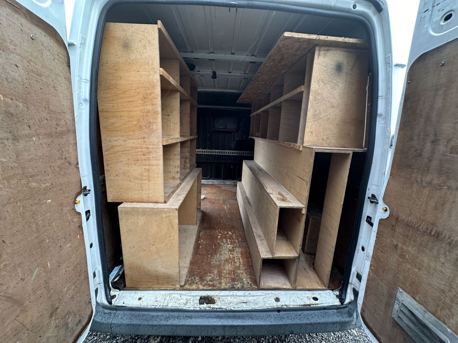 RELIABLE WORKHORSE: 60 PLATE FORD TRANSIT 260, MEDIUM ROOF, READY TO TACKLE TASKS - Image 5 of 9