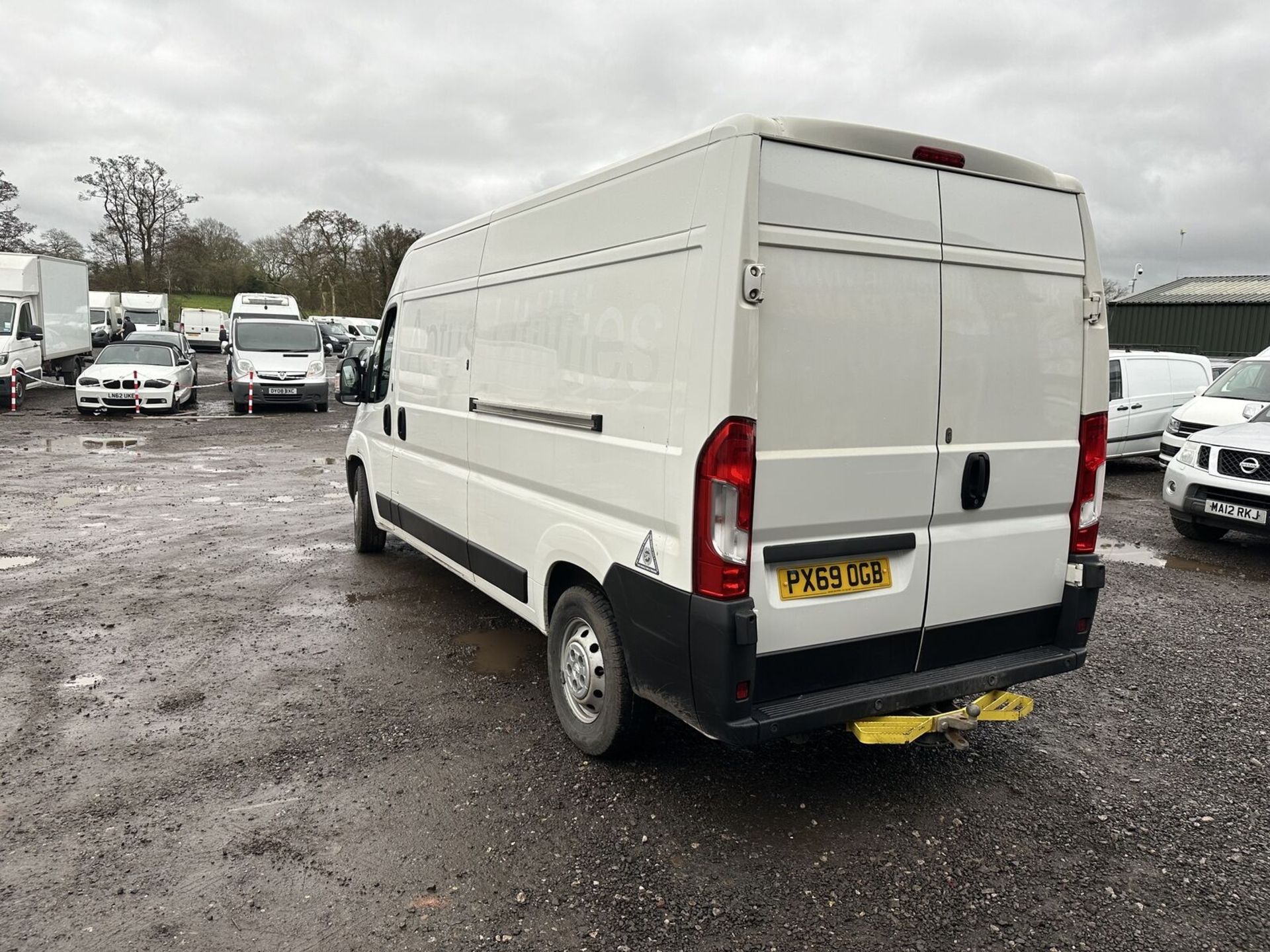 69 PLATE PEUGEOT BOXER: BLUE HDI POWER, READY FOR DUTY - Bild 15 aus 19