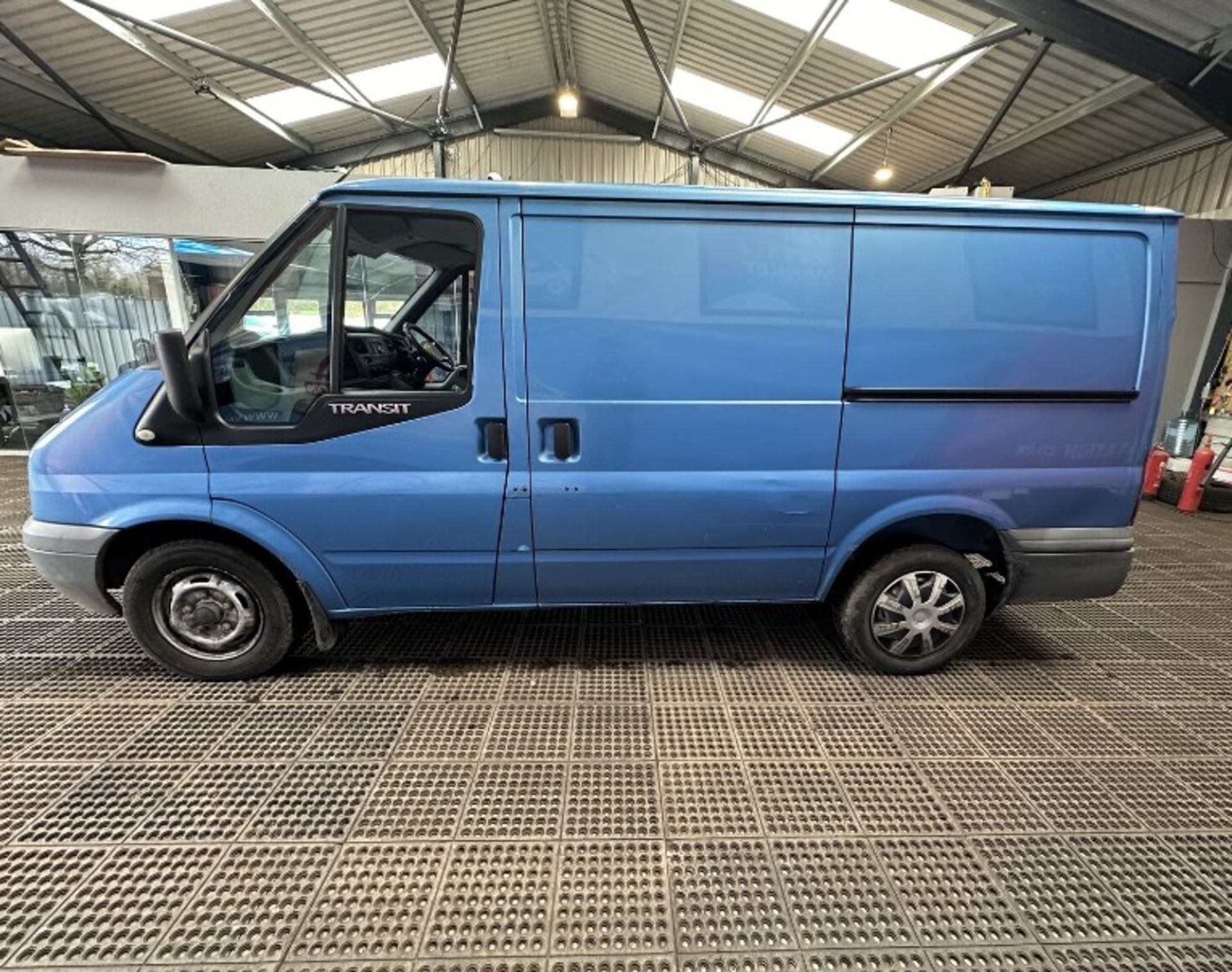 BLUE-EYED WORKHORSE: 2011 FORD TRANSIT 280 SWB - RARE PANEL VAN >>--NO VAT ON HAMMER--<< - Image 2 of 13